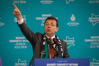Der Bürgermeister der Stadt Istanbul, EKREM IMAMOGLU, hält eine Wahlrede in Bakirkoy, einem der wichtigsten Stadtteile Istanbuls.