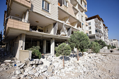 Zerstoerte Hochhaeuser im Erdbebengebiet Region Gaziantep.