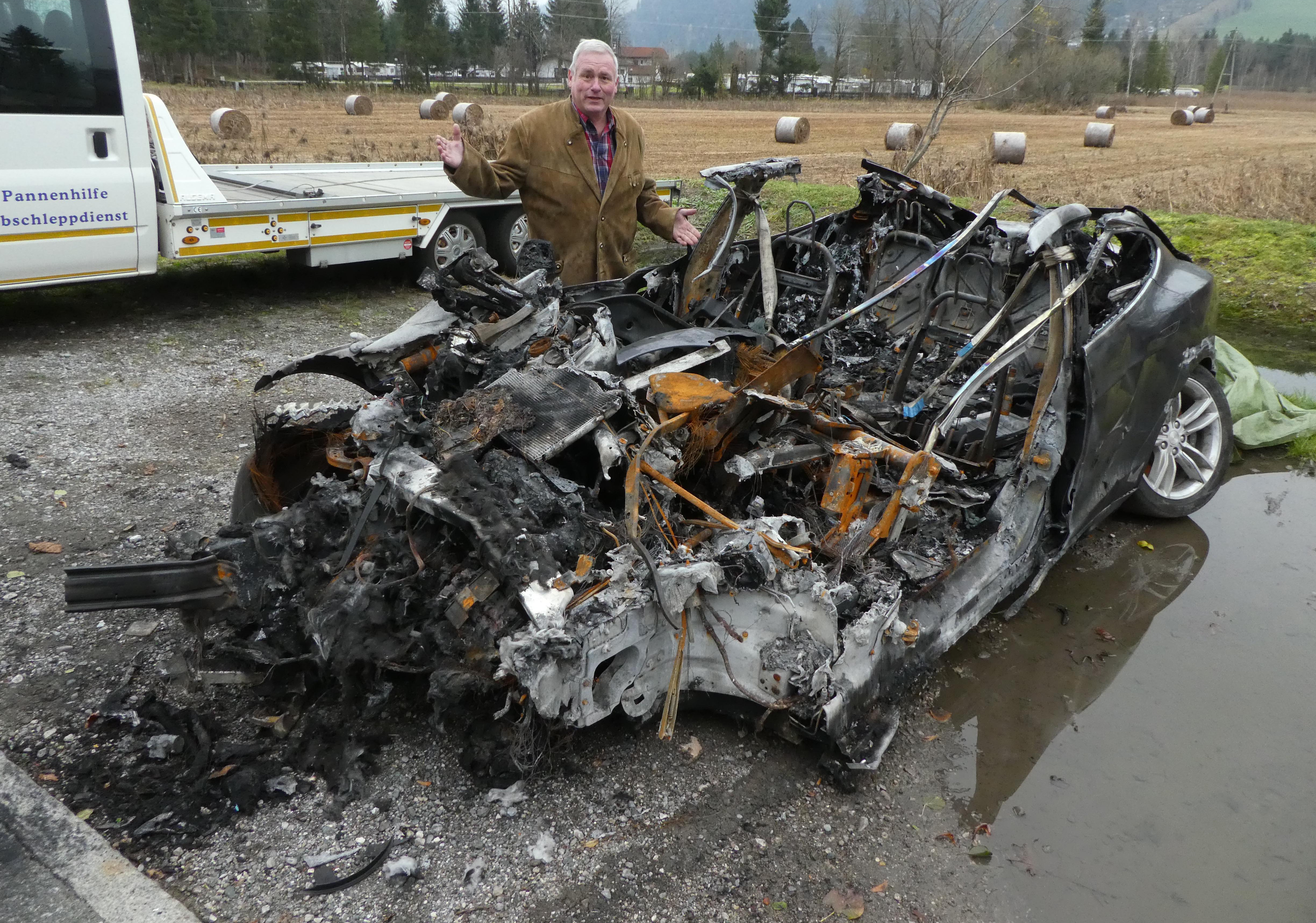Ausgebrannter Tesla