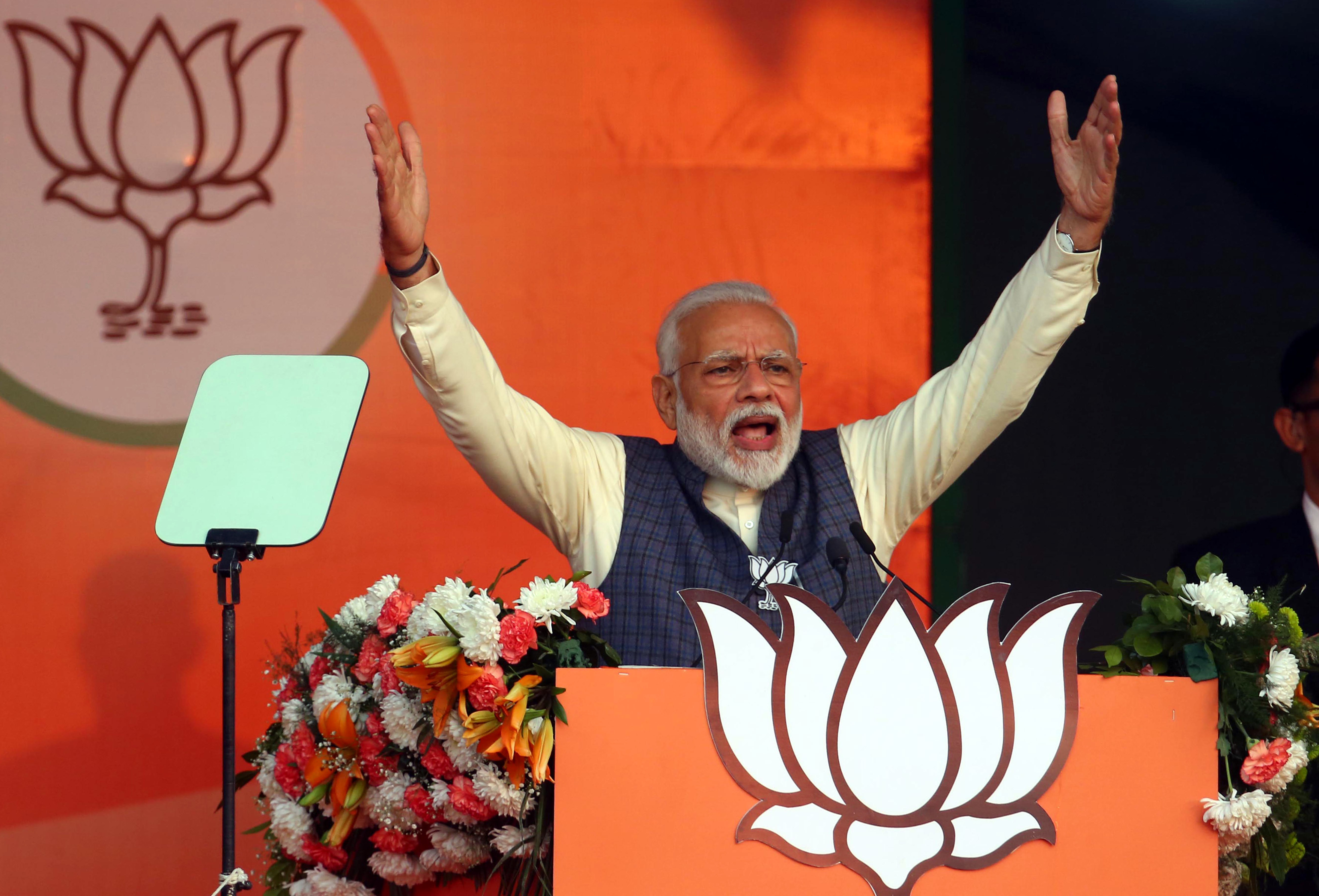 Indiens Premierminister Narendra Modi unterstützt den Wahlkampf seiner Partei Bharatiya Janata vor den Landtagswahlen in Dehli.