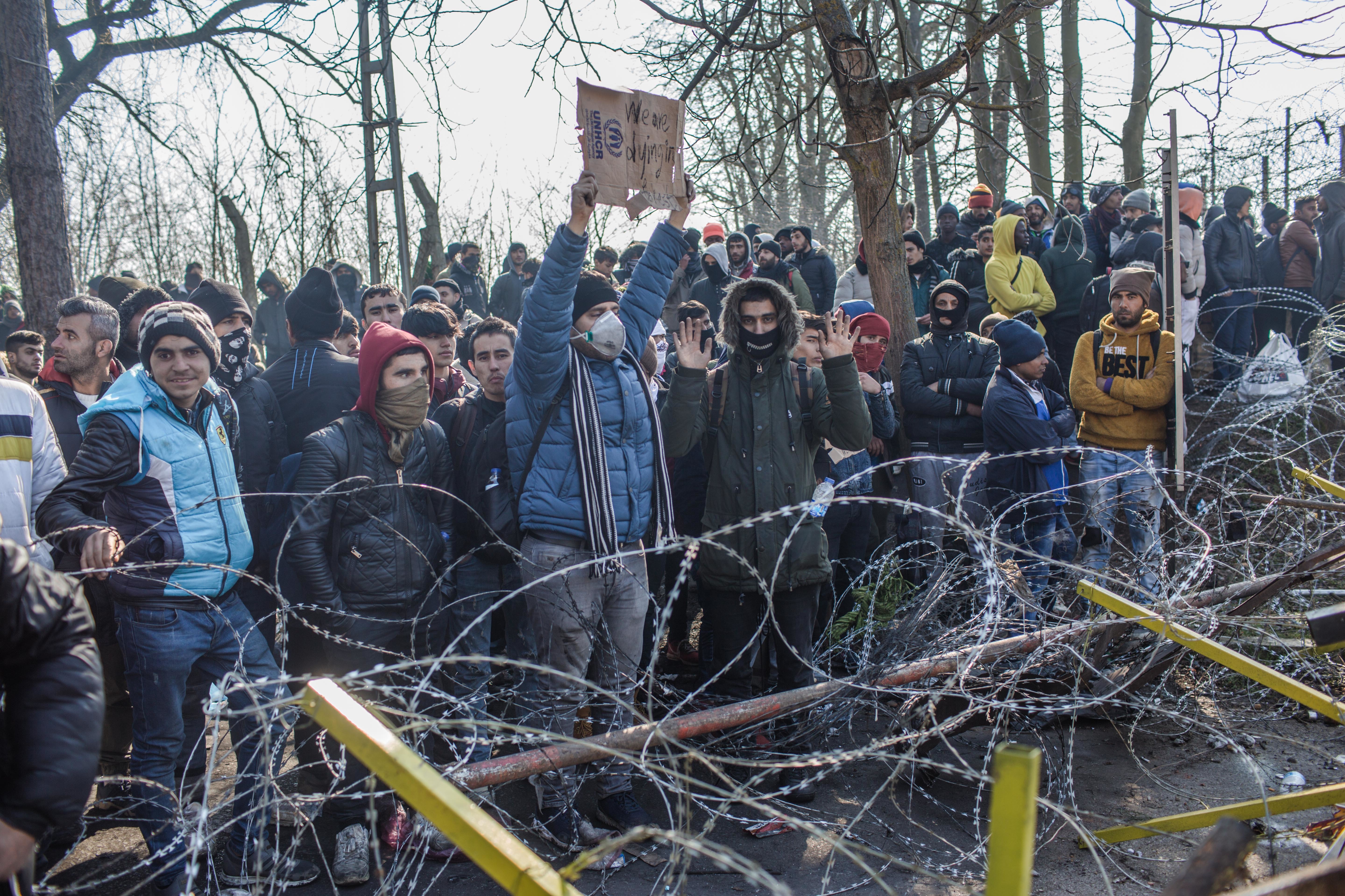Foto: Geflüchtete an der Grenze zwischen der Türkei und Griechenland