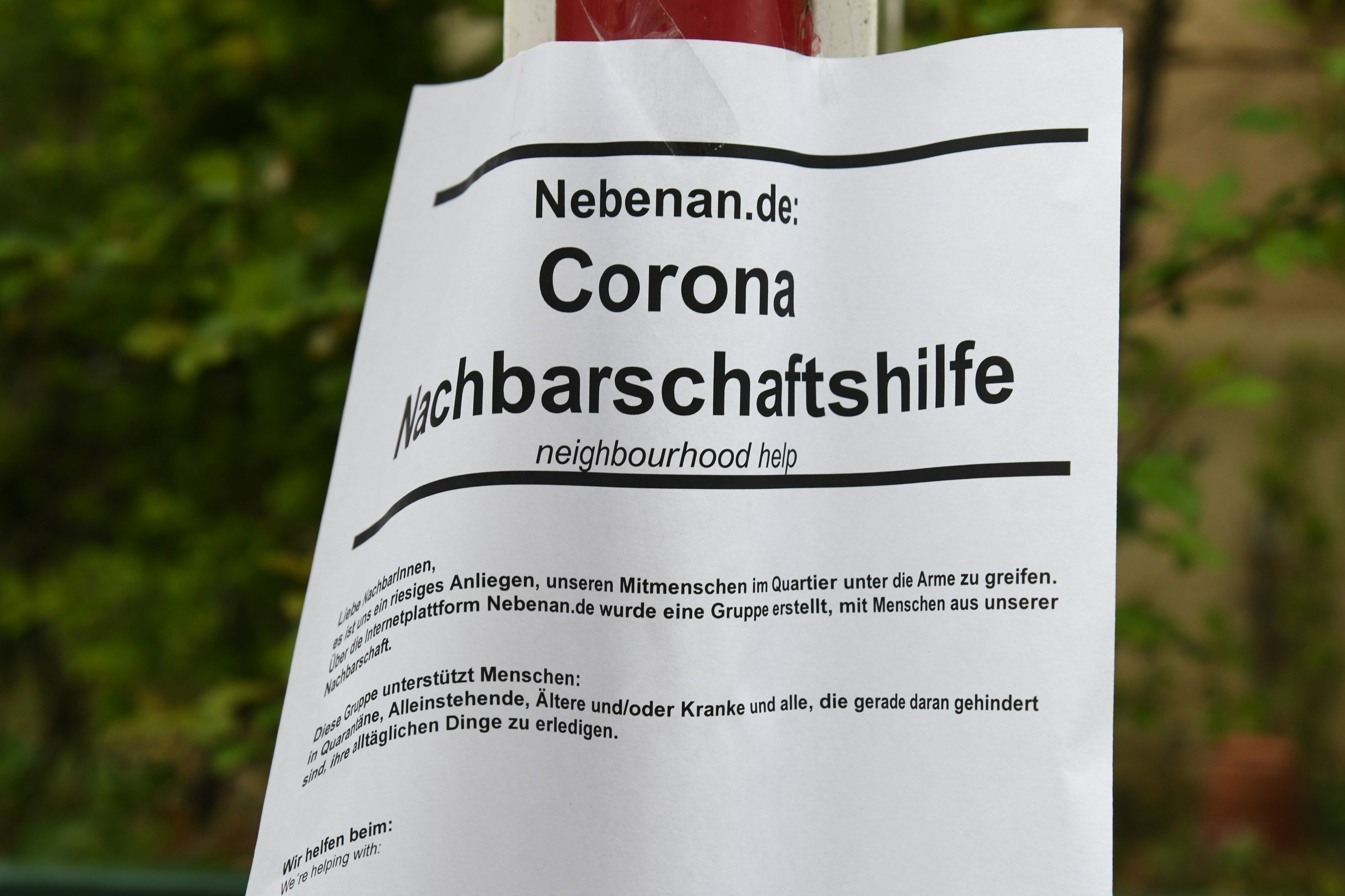 Ein Aushang zur Nachbarschaftshilfe in Freiburg.