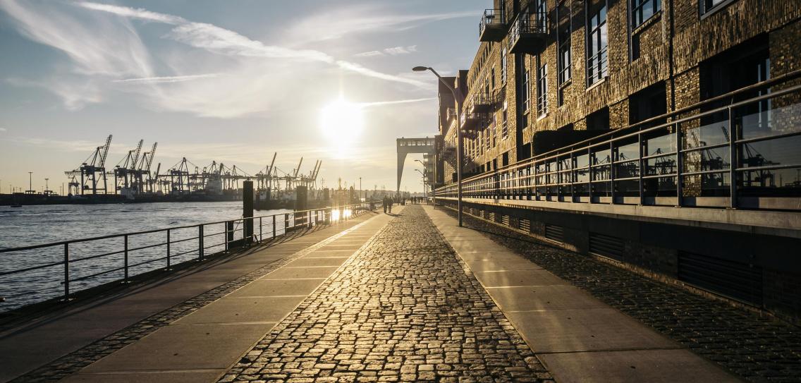 Sonnenuntergang am Hamburger Hafen