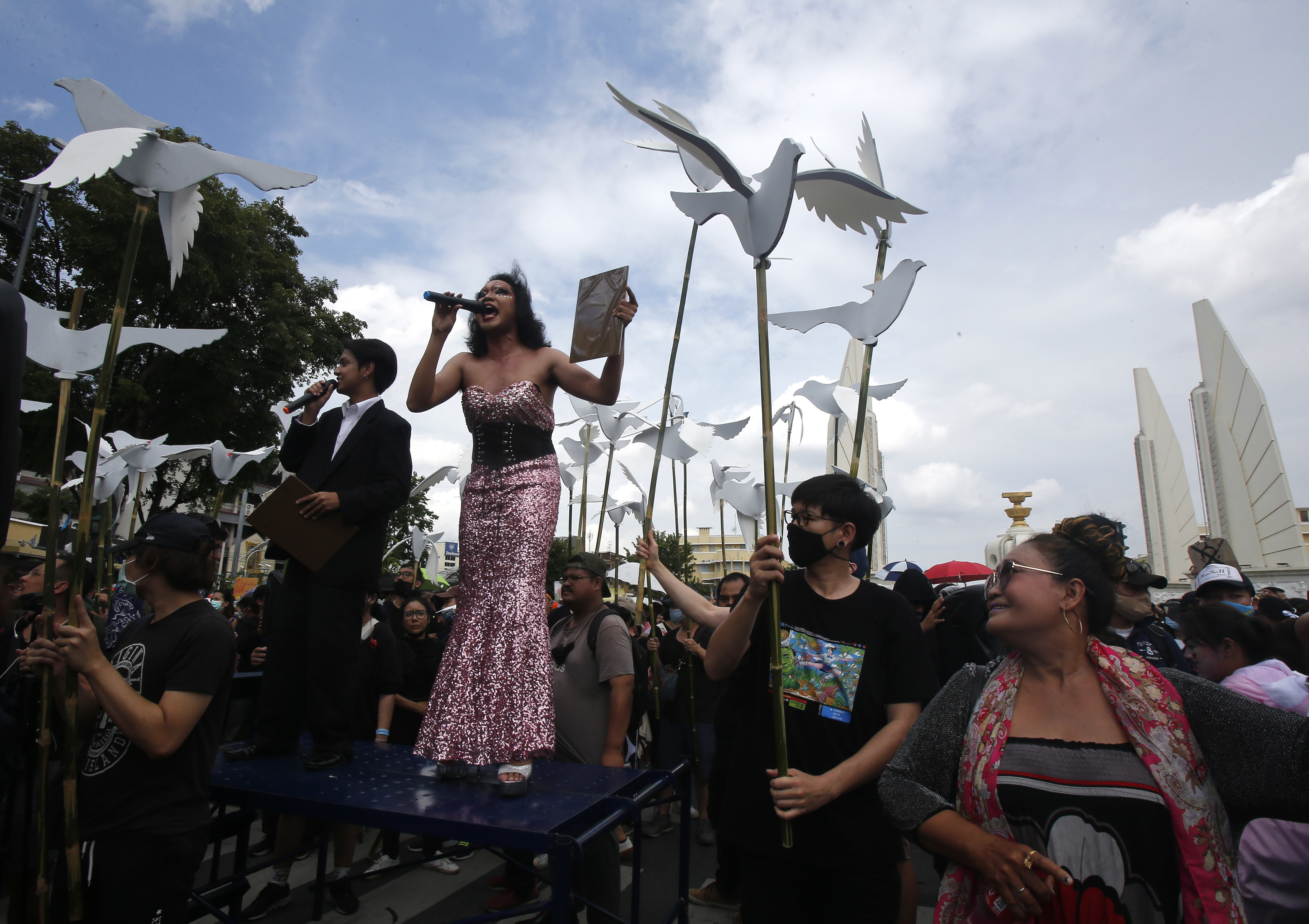 Zehntausende Menschen protestierten in Thailand gegen die Regierung.