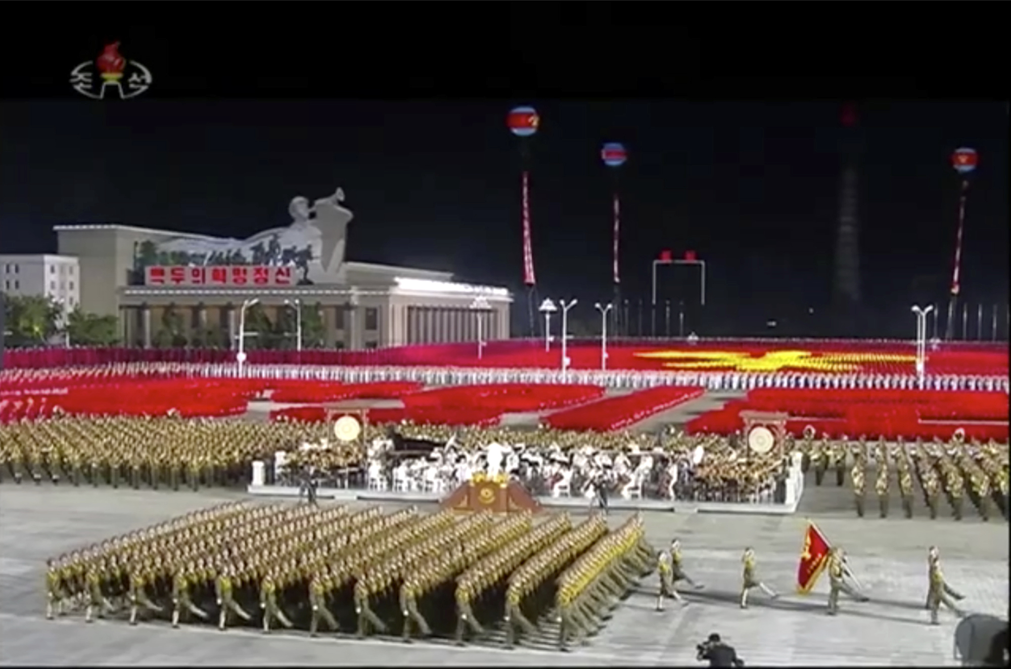 Nordkorea feierte das 75. Parteijubiläum mit einer nächtlicher Militärparade