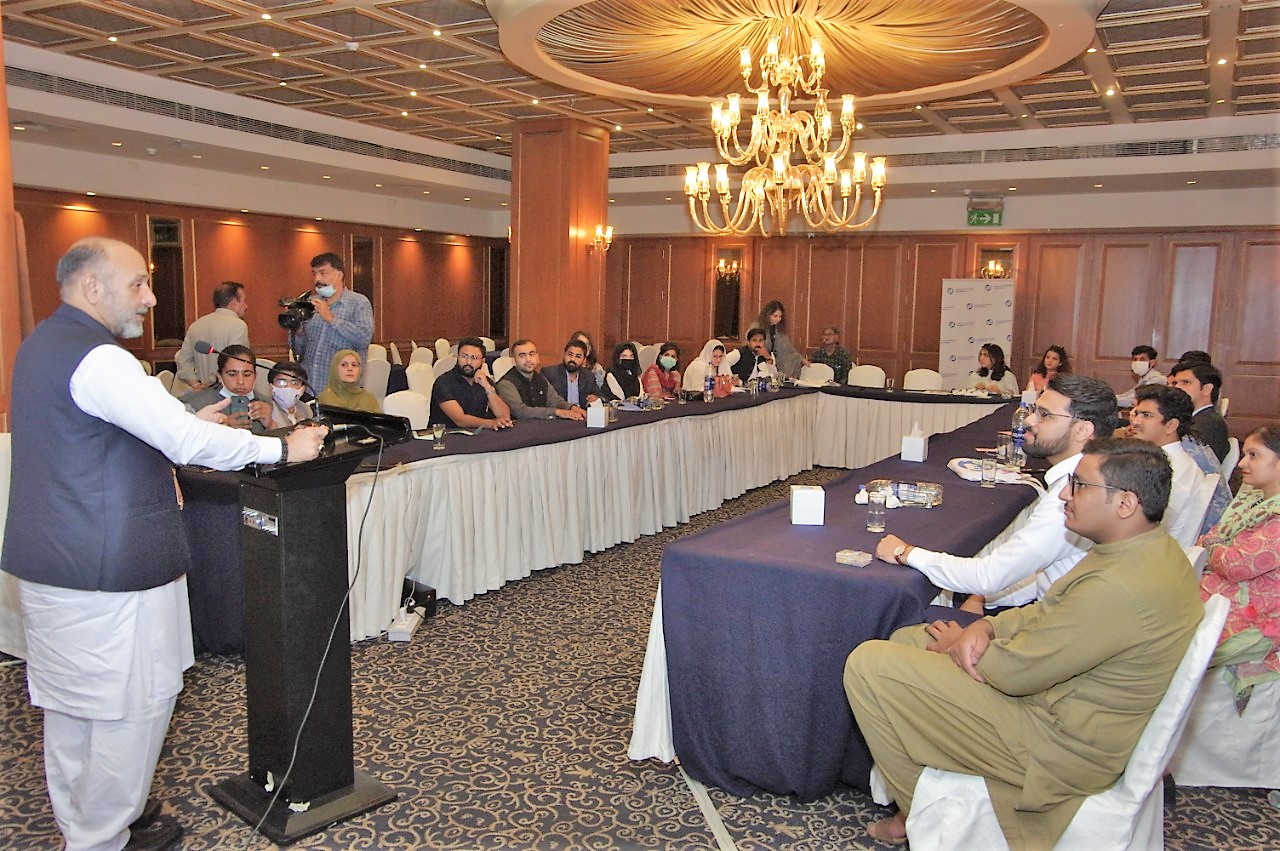 Syed Yawar Abbas Bukhari, Minister Social Welfare and Baitul-Mal, Punjab , giving concluding remarks to youth participants in Lahore.