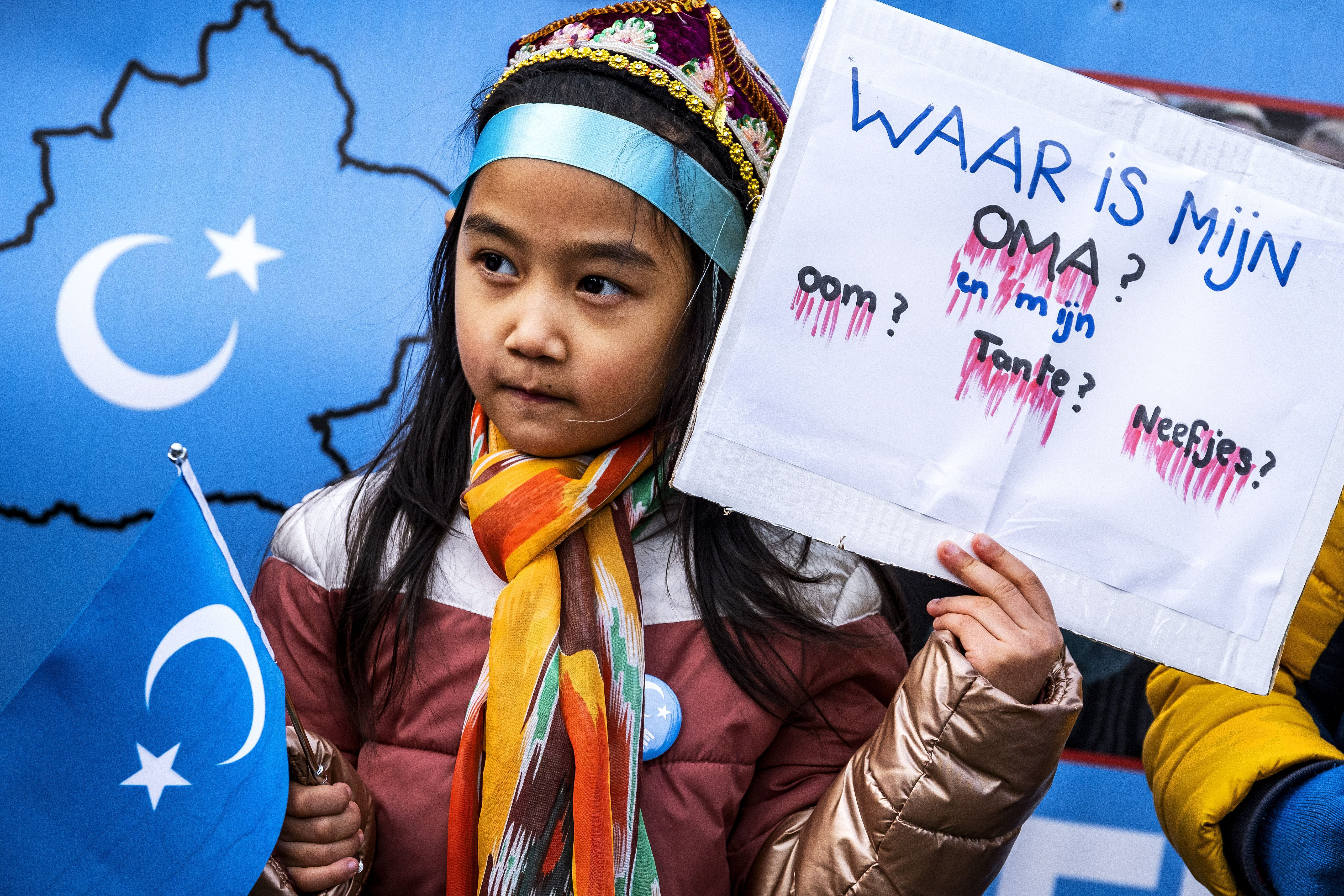 Protestierendes Mädchen in Amsterdam