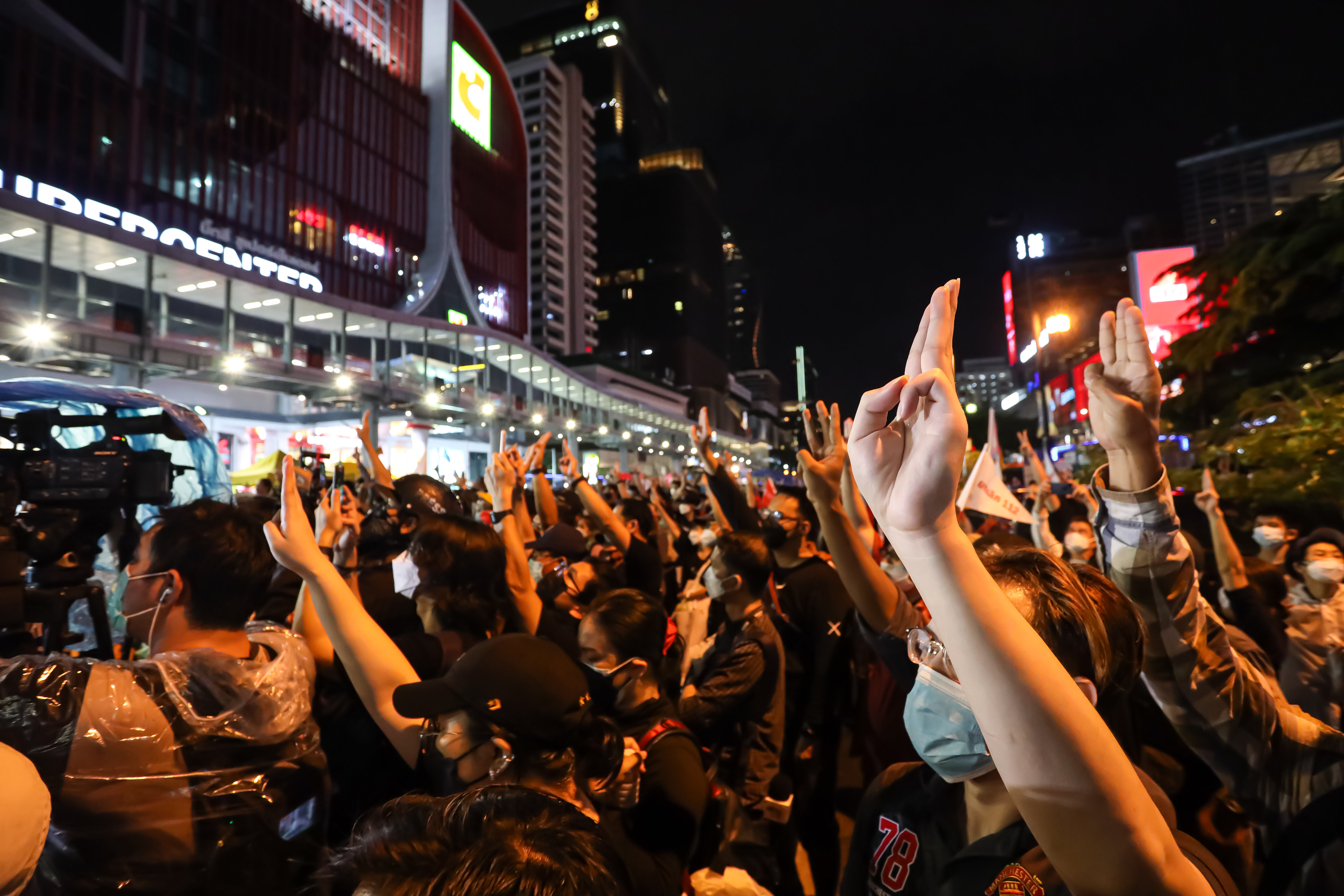 Pro-Demokratie Demonstranten demonstrieren am 31.10.2021 in Bangkok. Sie fordern die Abschaffung des lèse majesté Gesetzes,  eine Reform der Monarchie und die Freilassung politischer Gefangener. 