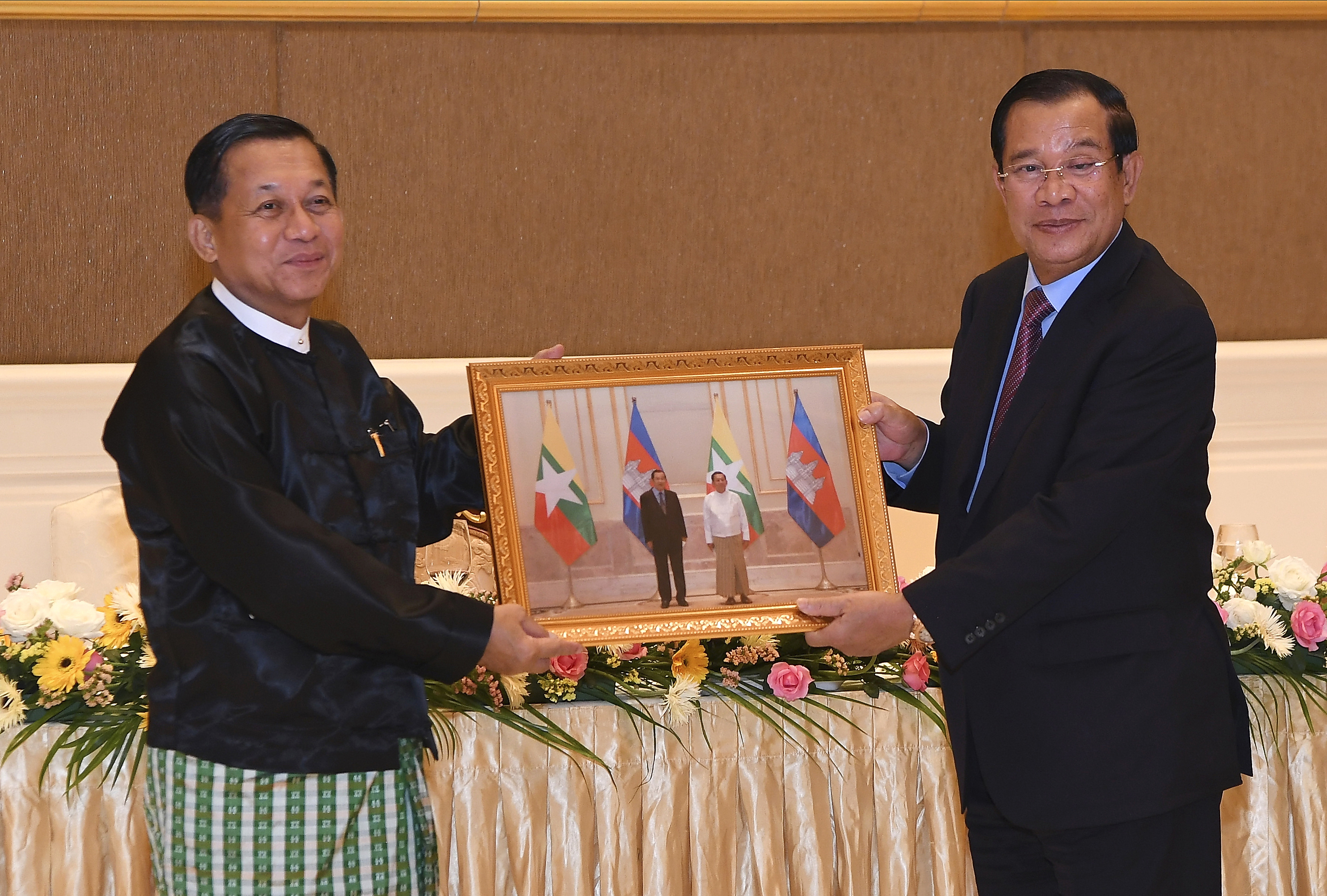 Hun Sen and Min Aung Hlaing met in Nay Pyi Taw
