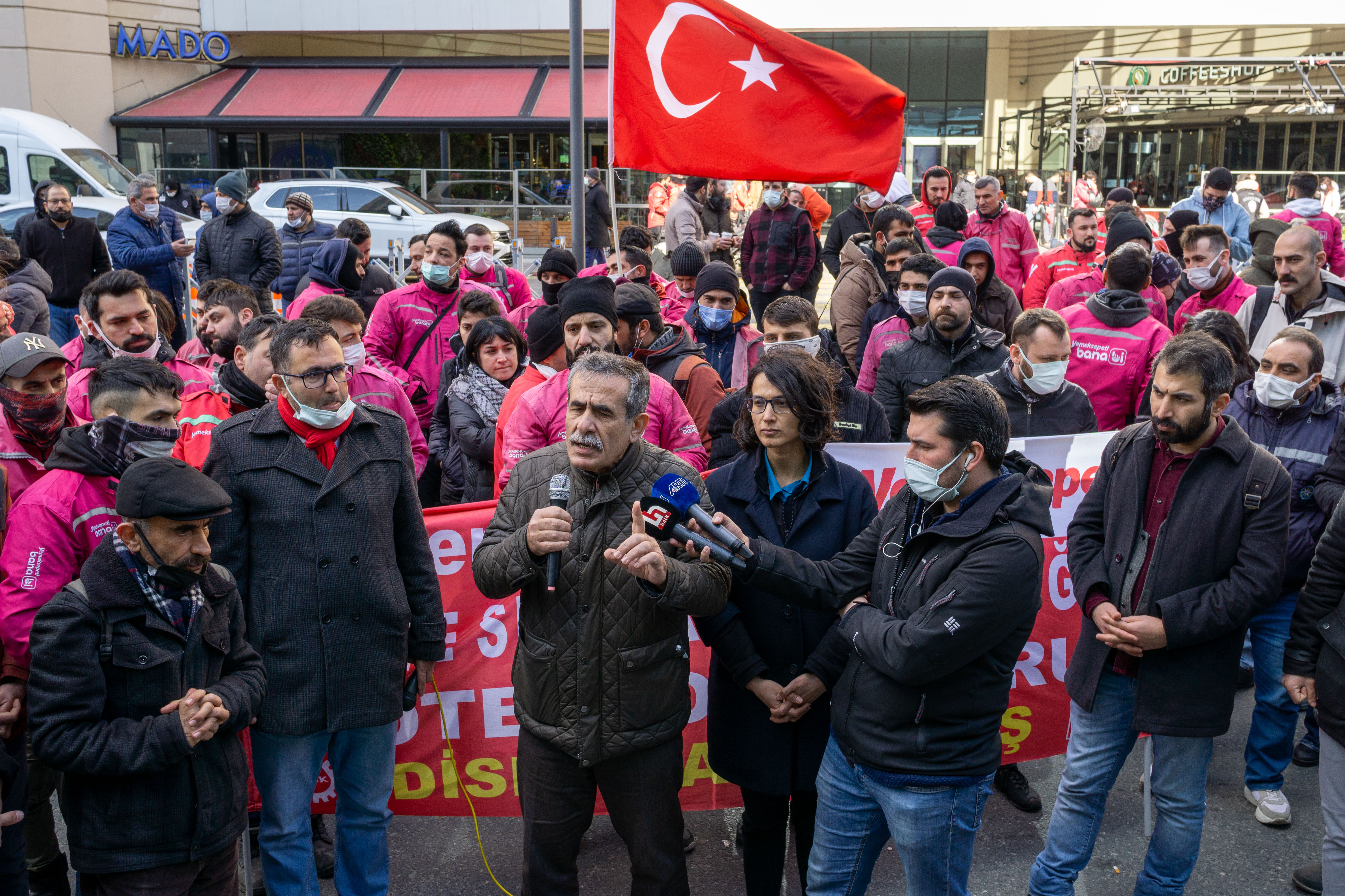 Die Kuriere von Yemeksepeti forderten in einem organisierten Streik höhere Löhne und riefen zum Boykott des Lieferdienstes auf 