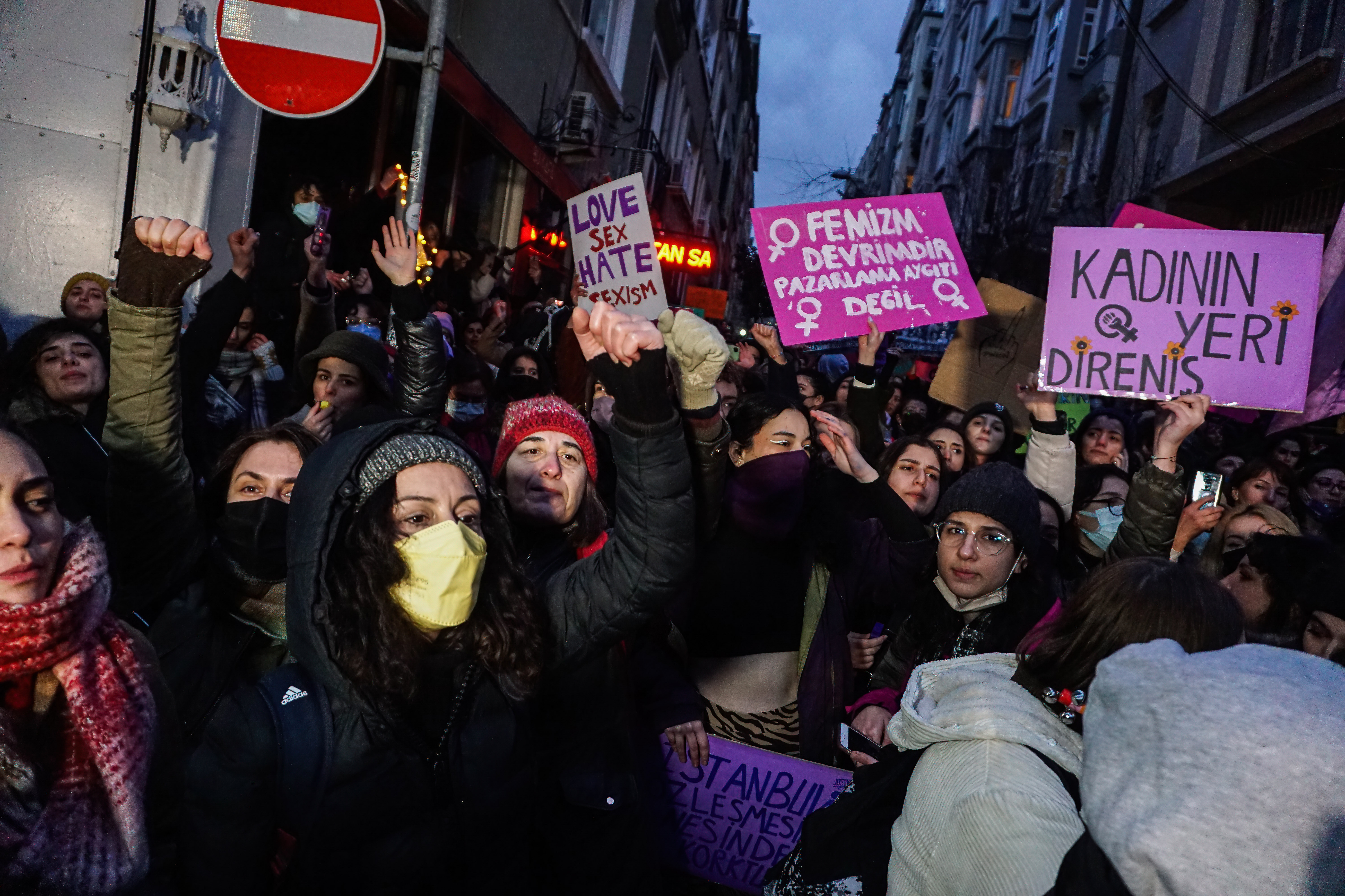 Demonstranten anlässlich des Internationalen Frauentag