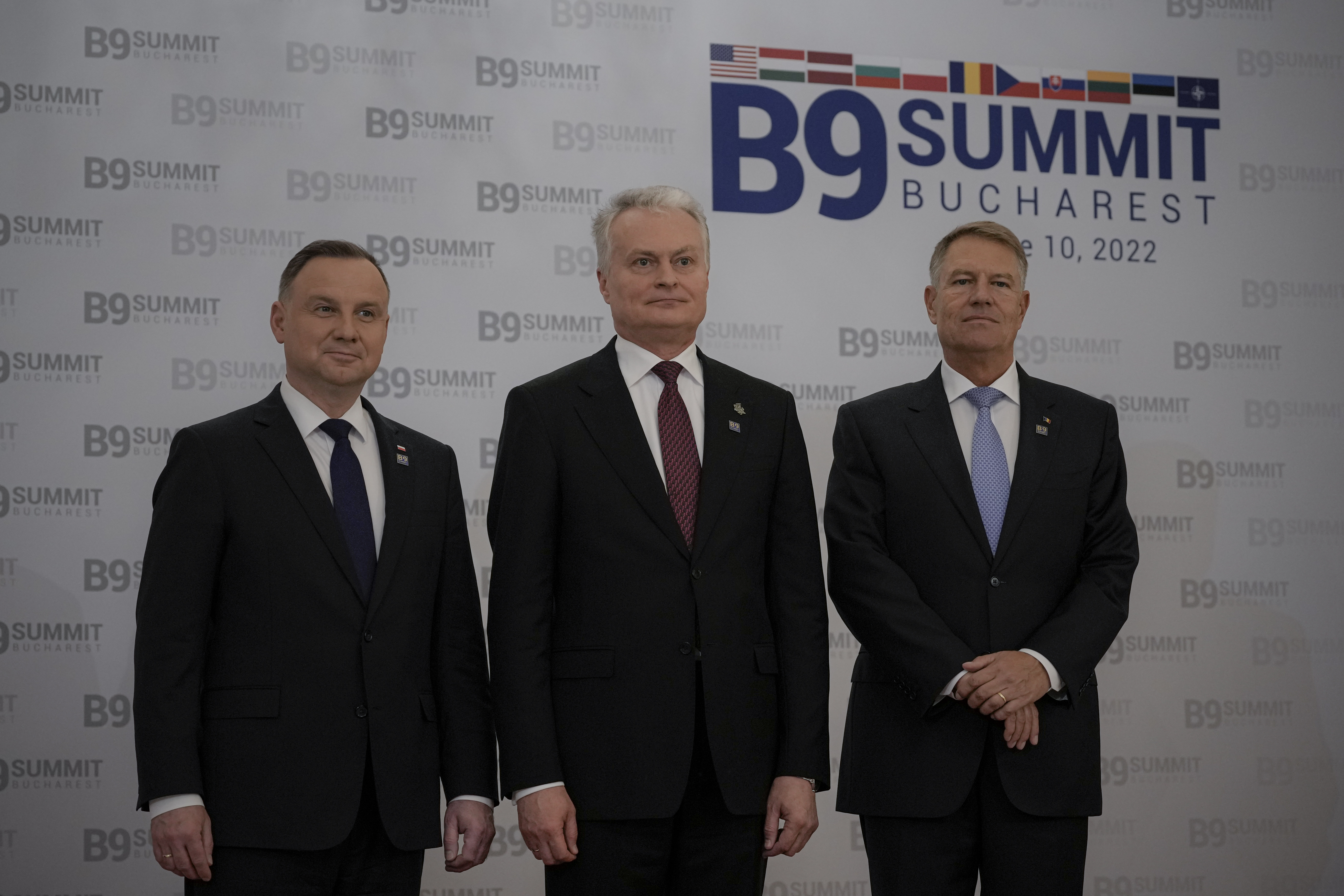 Der polnische Präsident Andrzej Duda, der litauische Präsident Gitanas Nauseda und der rumänische Präsident Klaus Iohannis vor dem Bukarester Neunergipfel (B9) im Präsidentenpalast Cotroceni in Bukarest, Rumänien 