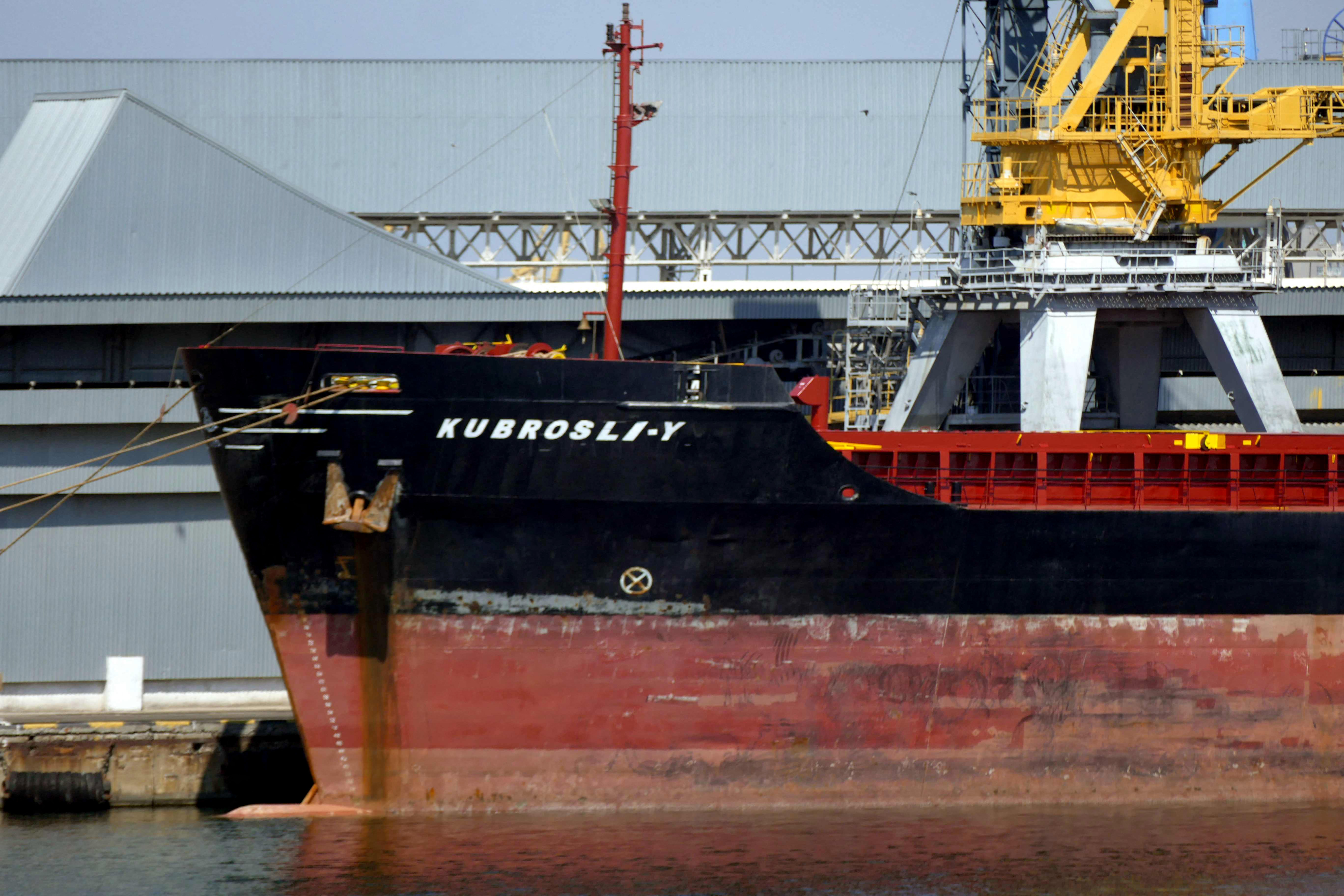Massengutfrachter Kubrosli Y wird im Hafen von Odessa mit ukrainischem Weizen beladen