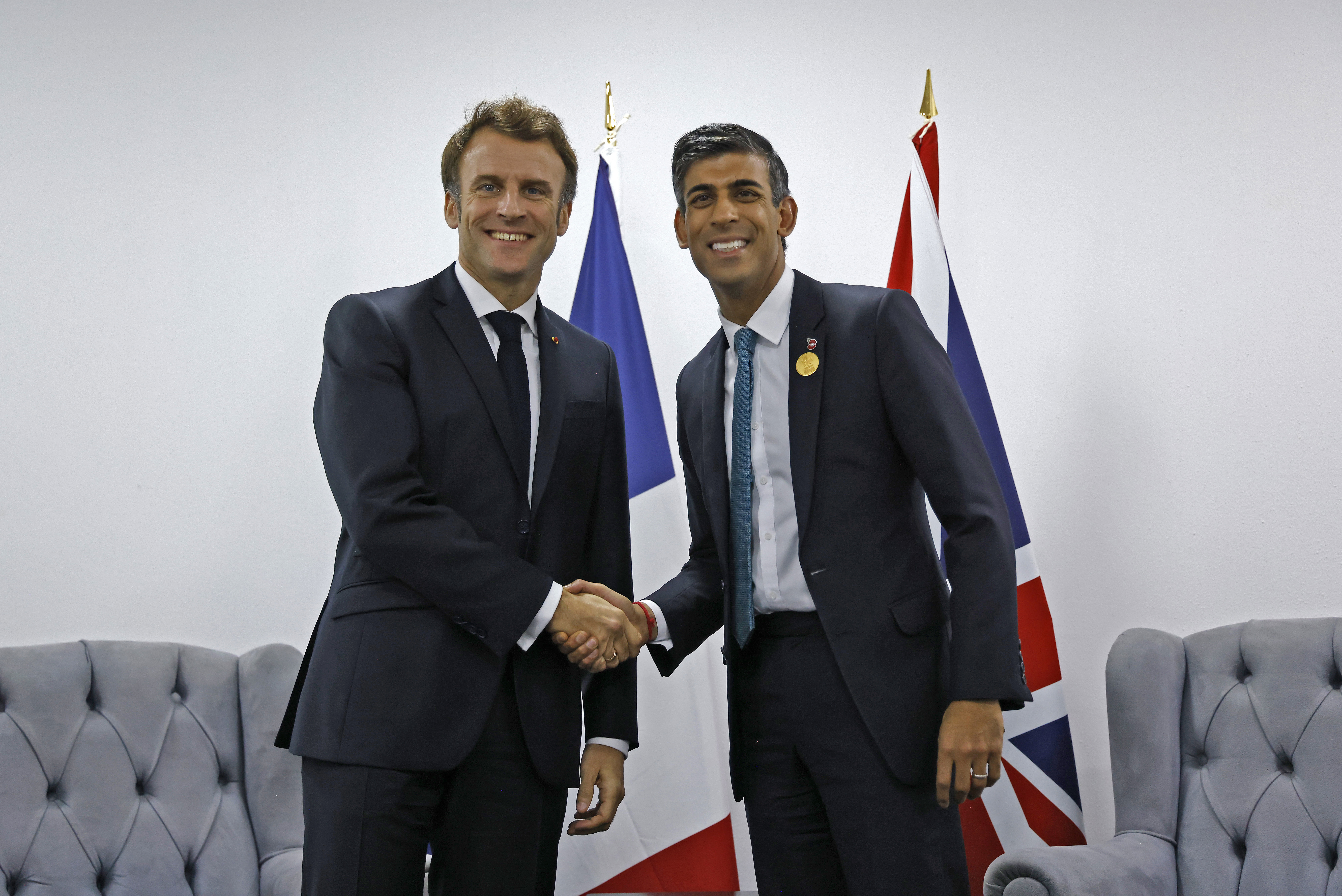 Der britische Premierminister Rishi Sunak und der französische Präsident Emmanuel Macron während eines bilateralen Treffens