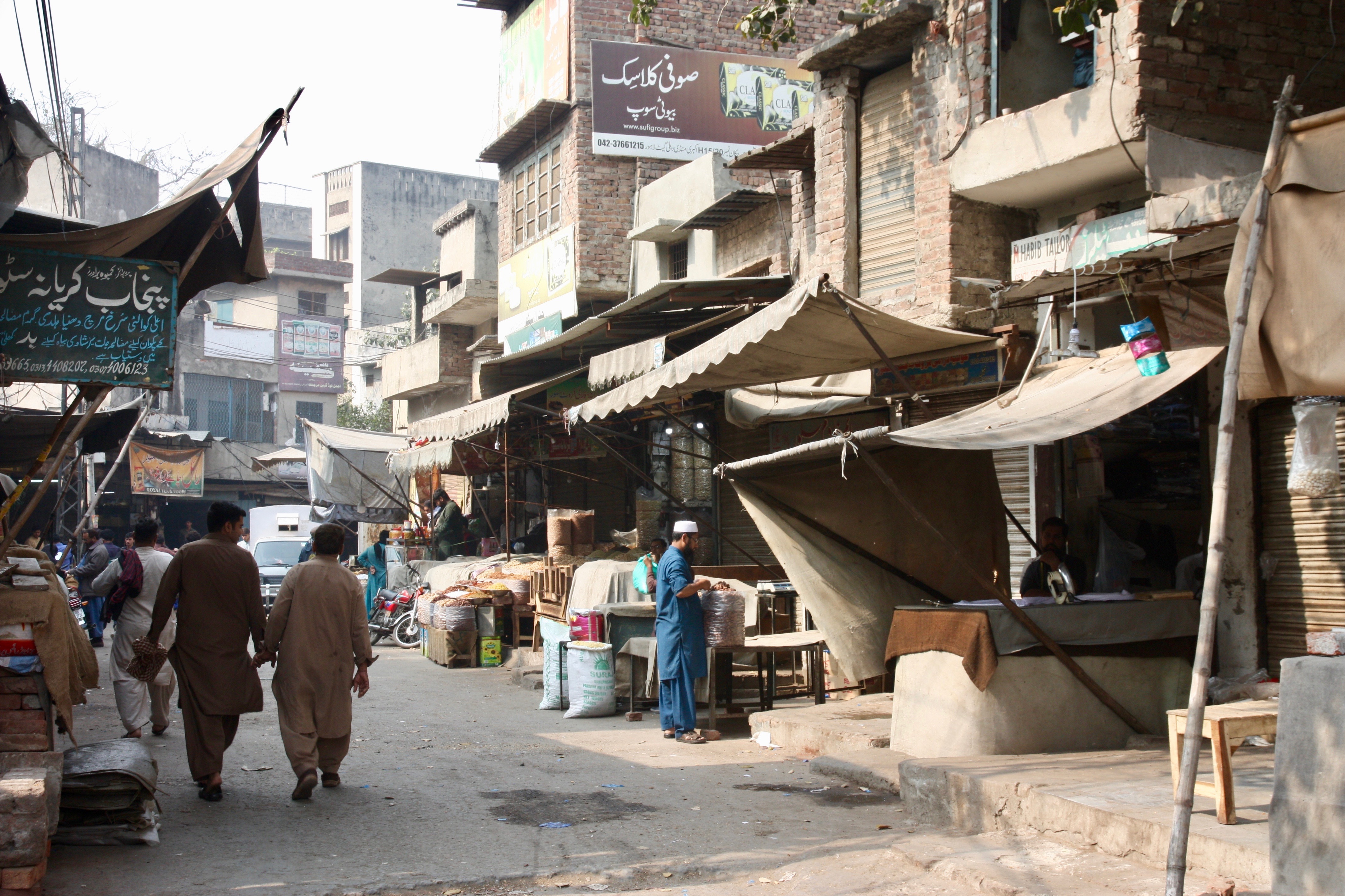 Lahore walled city bazar at delhi gate