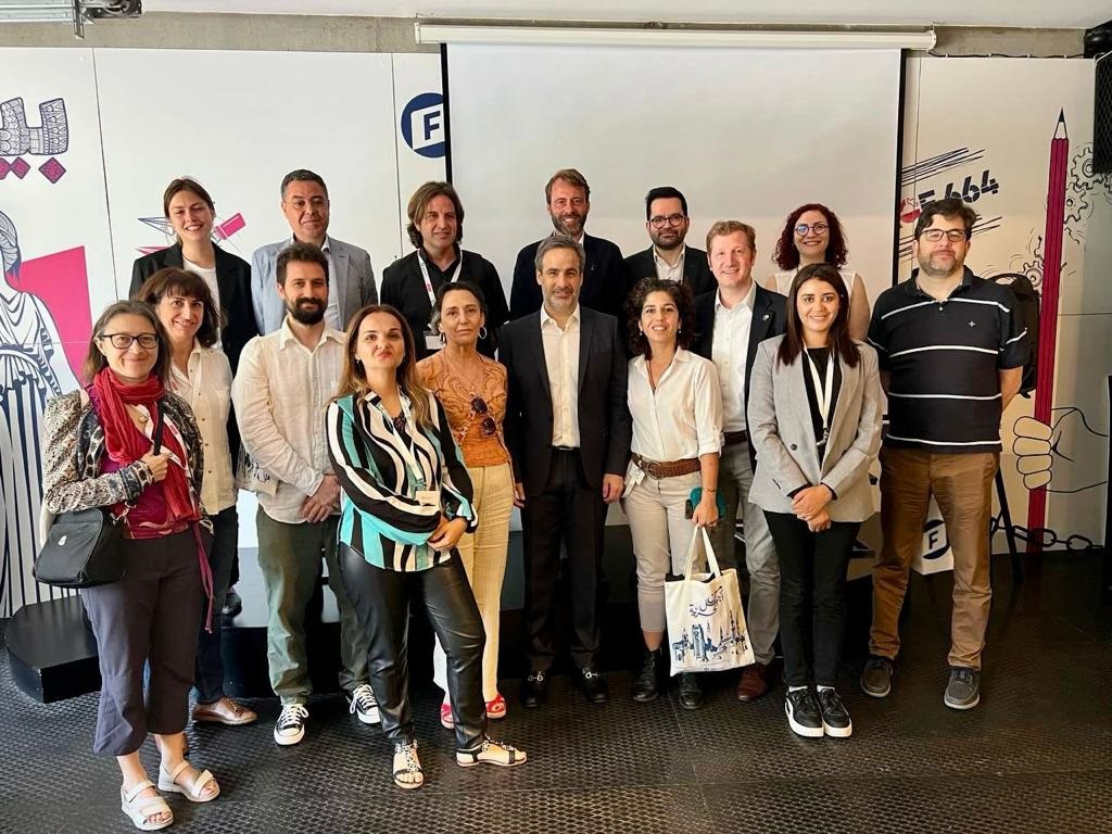 Participants together with Liberal MP Michel Moawad.