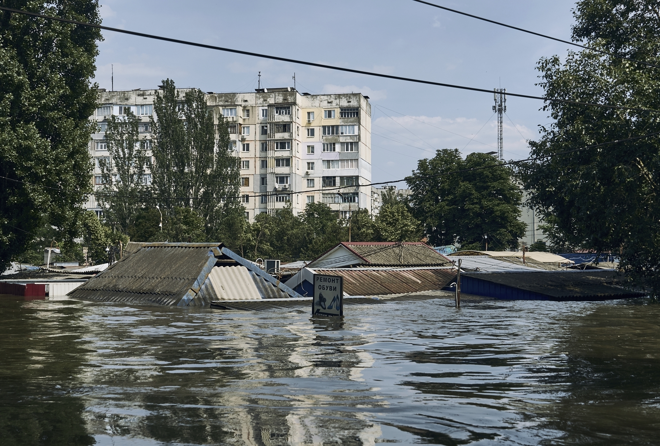 Blick auf ein überschwemmtes Stadtviertel in Cherson, Ukraine