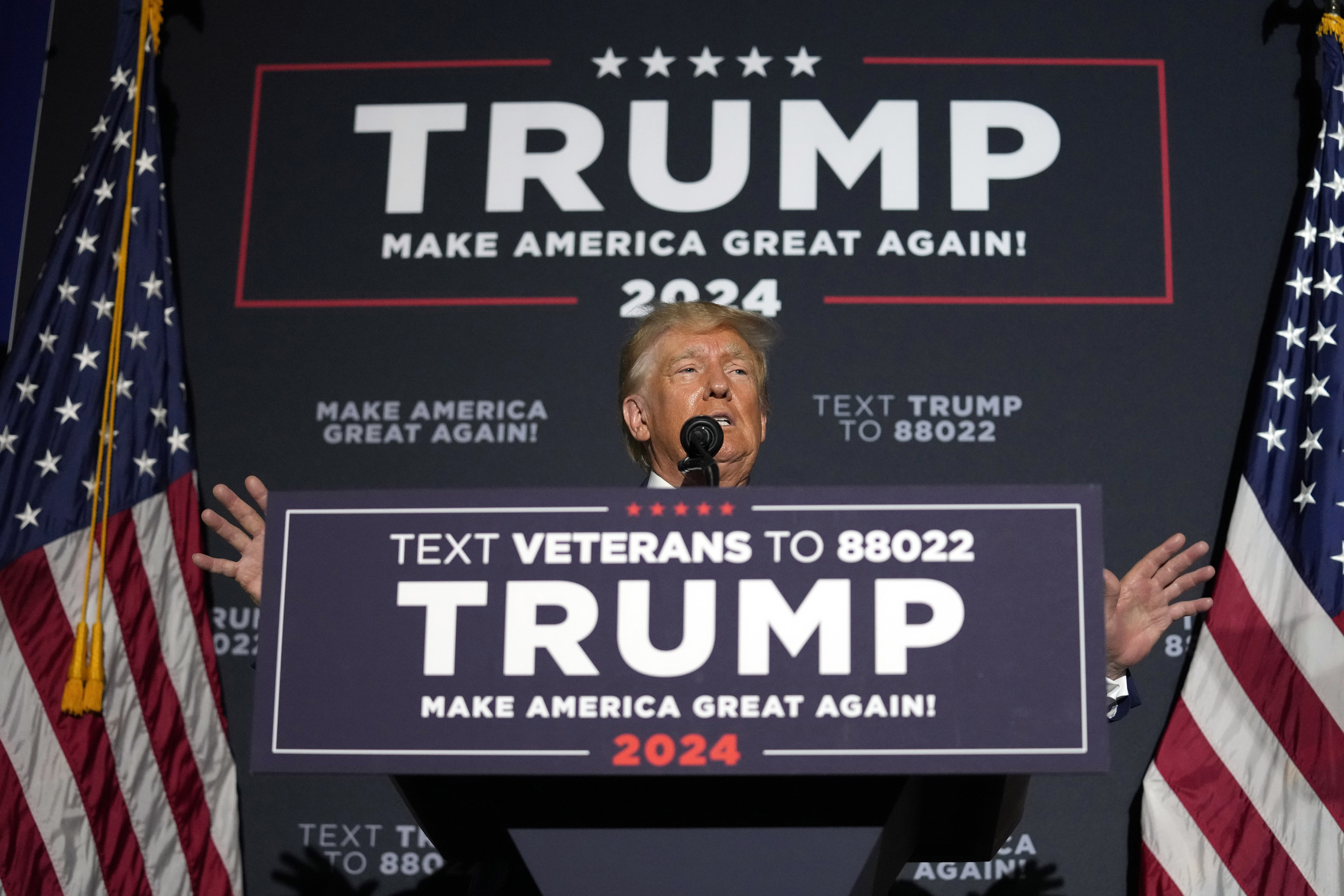 Der republikanische Präsidentschaftskandidat und ehemalige Präsident Donald Trump spricht bei einer Wahlkampfveranstaltung