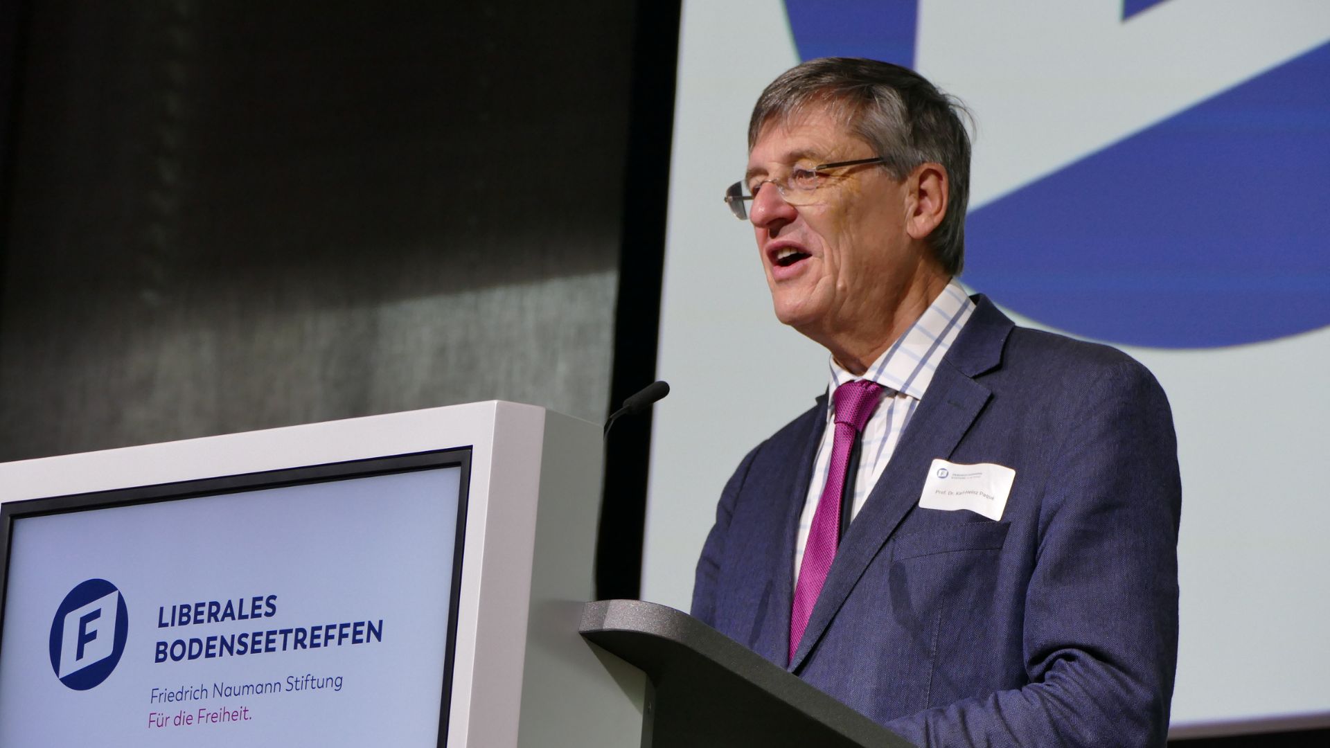 Karl-Heinz Paqué, Vorstandsvorsitzender der Friedrich-Naumann-Stiftung für die Freiheit, während seiner Eröffnungsrede beim Liberalen Bodenseetreffen 2023.