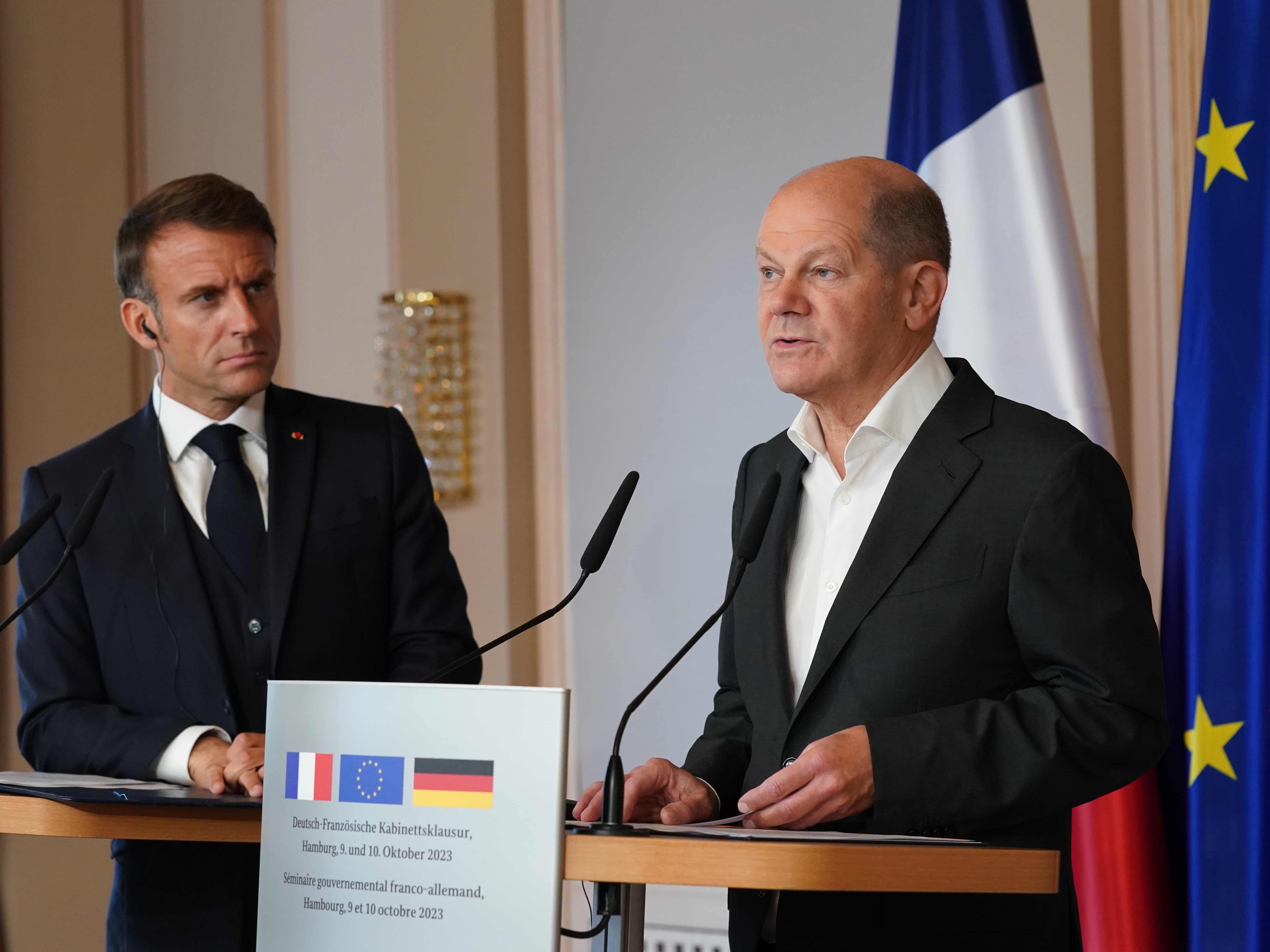 Bundeskanzler Olaf Scholz und Emmanuel Macron