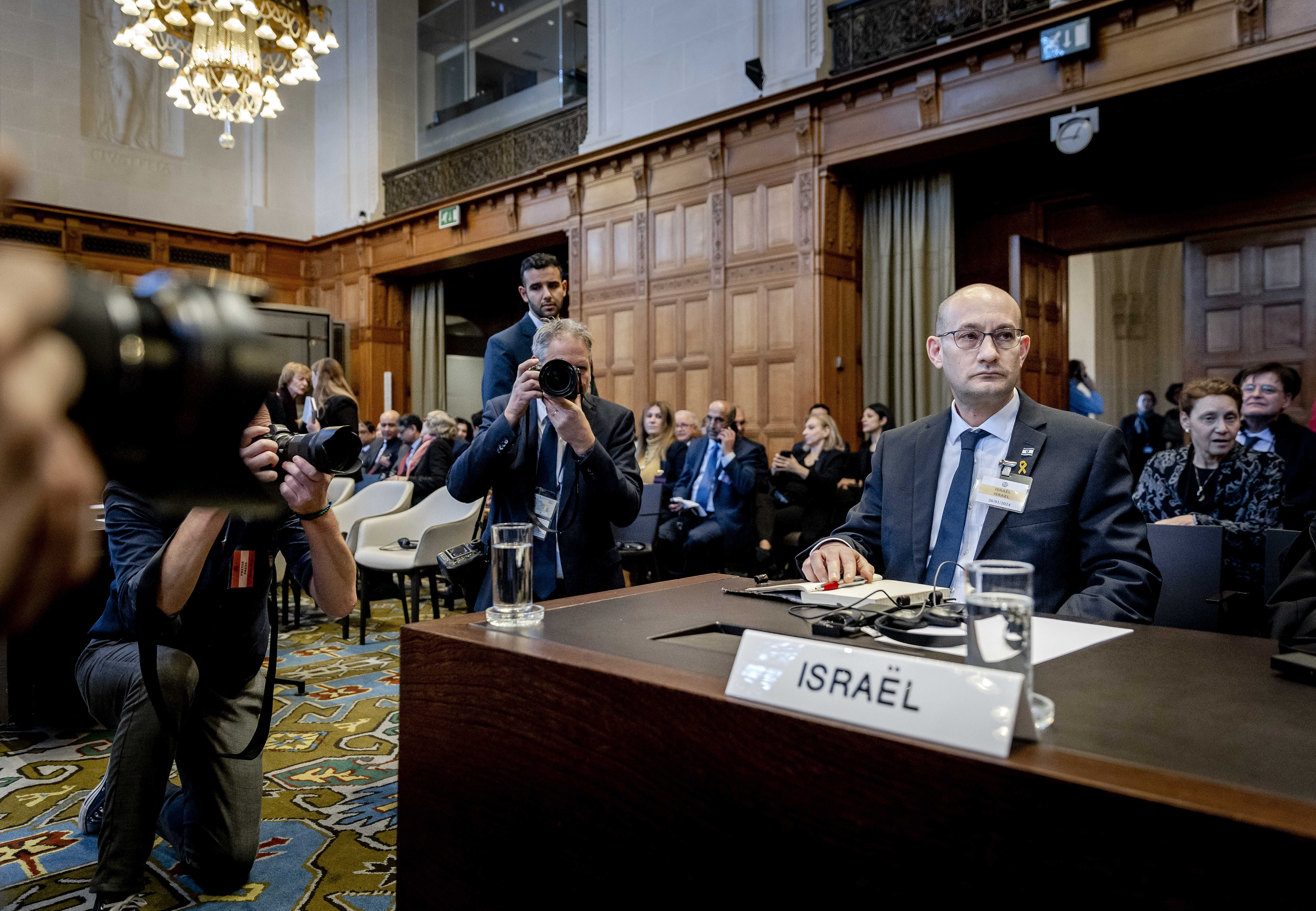 Gilad Noam, stellvertretender Generalstaatsanwalt für internationale Angelegenheiten, während eines Urteils des Internationalen Gerichtshofs (IGH) über einen Antrag Südafrikas auf Sofortmaßnahmen für Gaza. 
