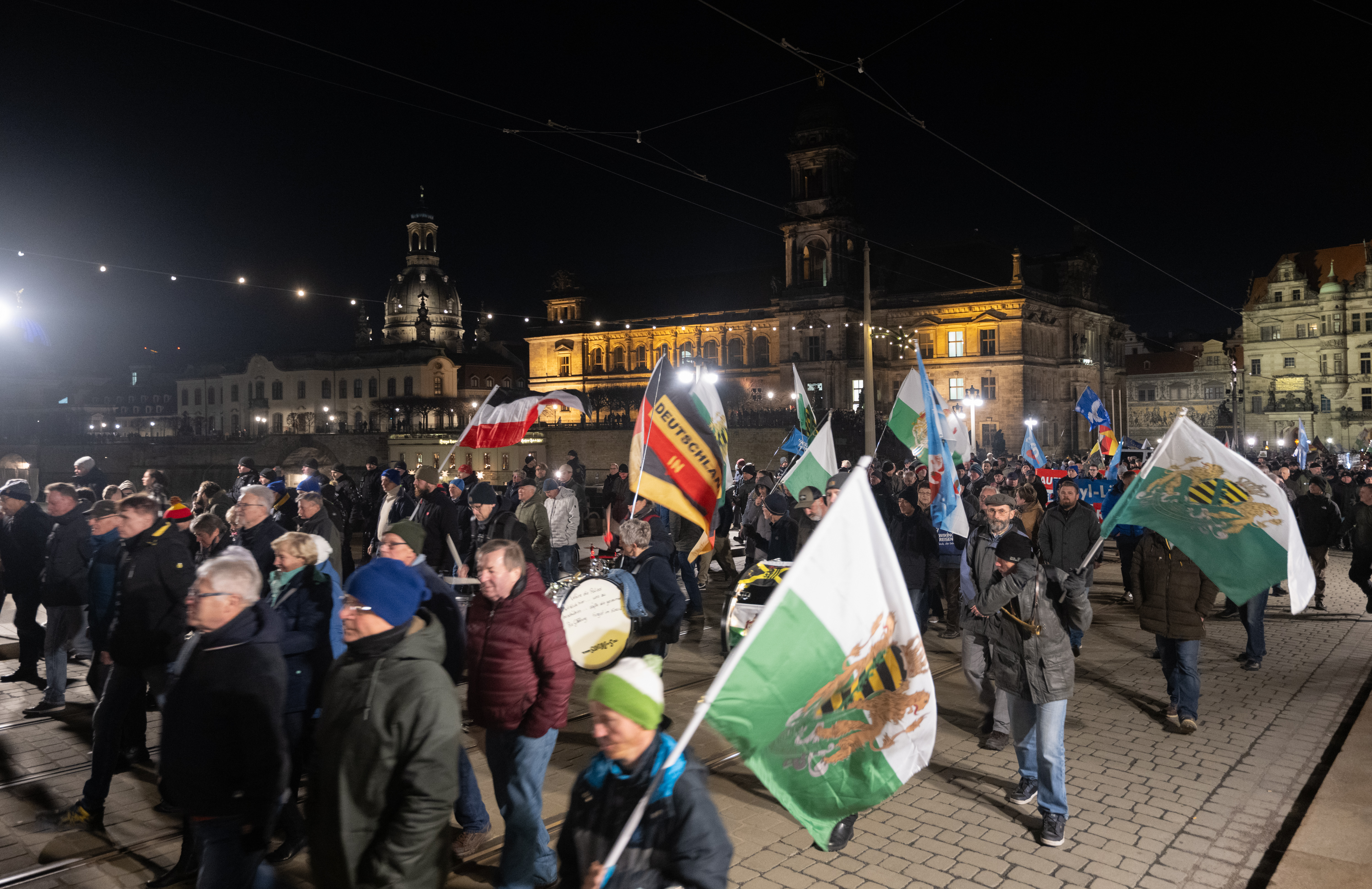 Teilnehmer einer Demonstration der rechtsextremistischen Bewegung Pegida