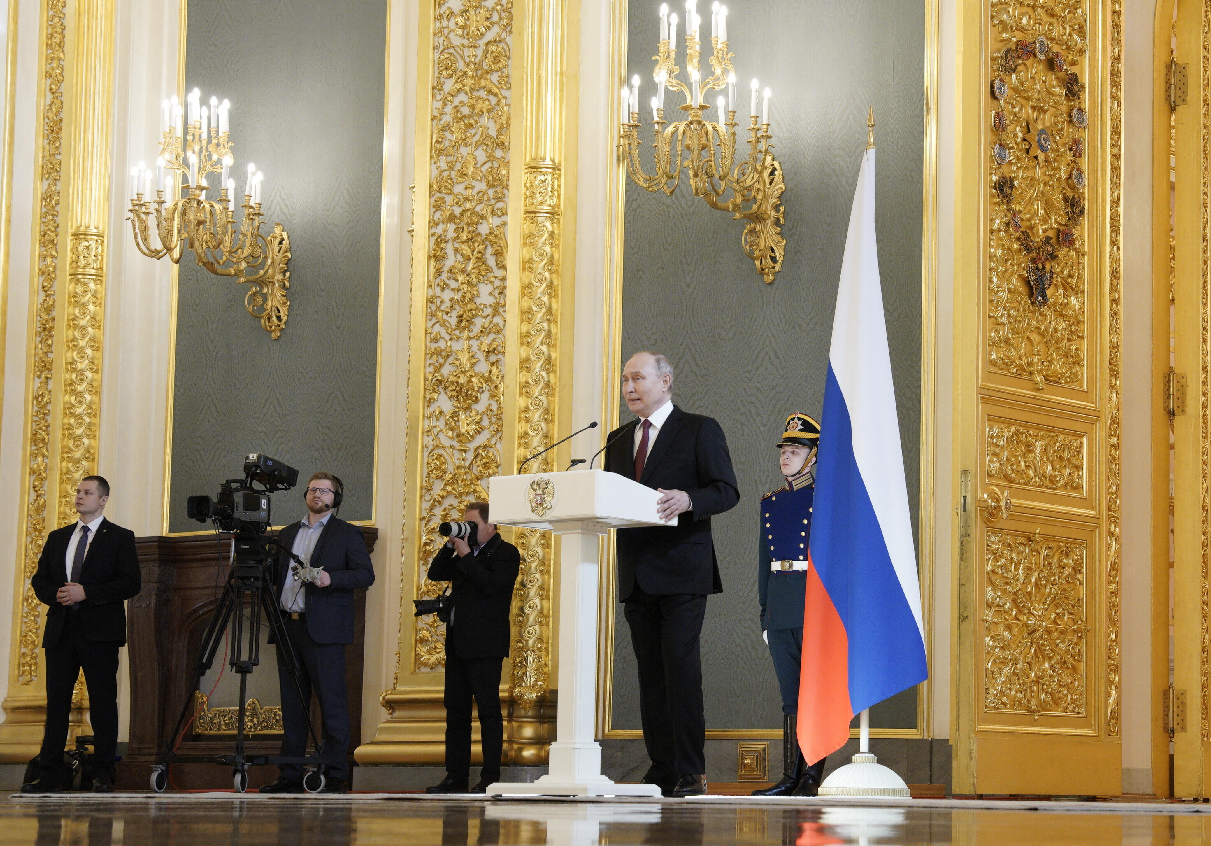 Der russische Präsident Wladimir Putin trifft sich mit seinen Wahlhelfern im Kreml in Moskau, Russland, am 20. März 2024.