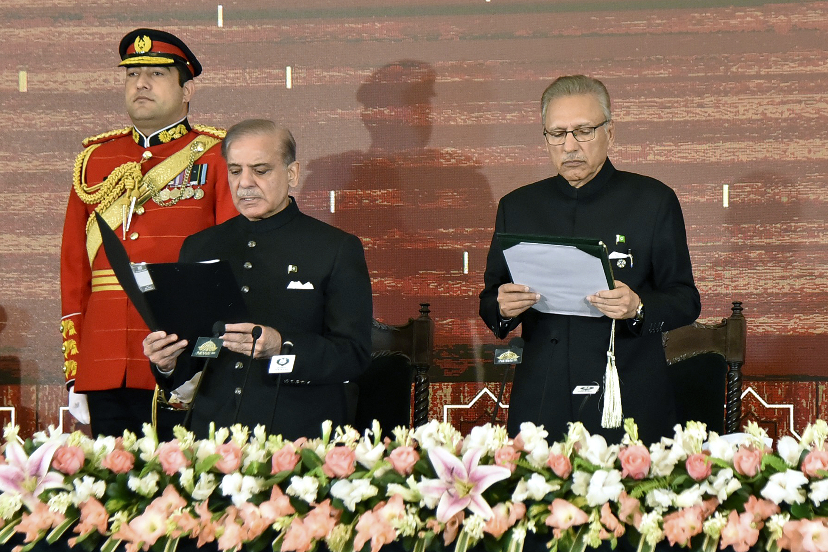 Premierminister Shehbaz Sharif während einer Zeremonie im Präsidentenpalast in Islamabad, Pakistan, am Montag, den 4. März 2024, ab.
