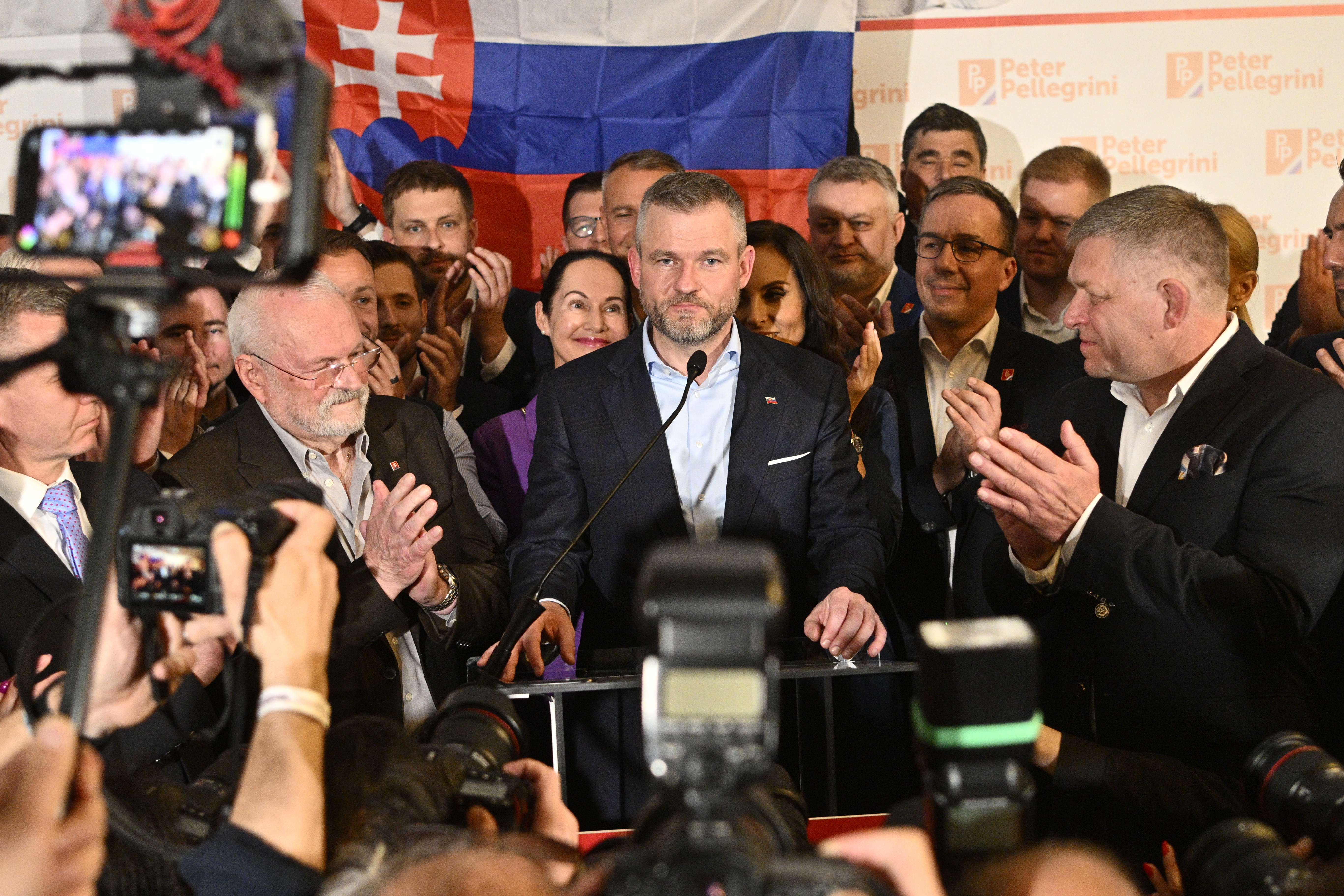 Präsidentschaftskandidat Peter Pellegrini spricht zu seinen Anhängern nach der Präsidentschaftswahl in Bratislava, Slowakei