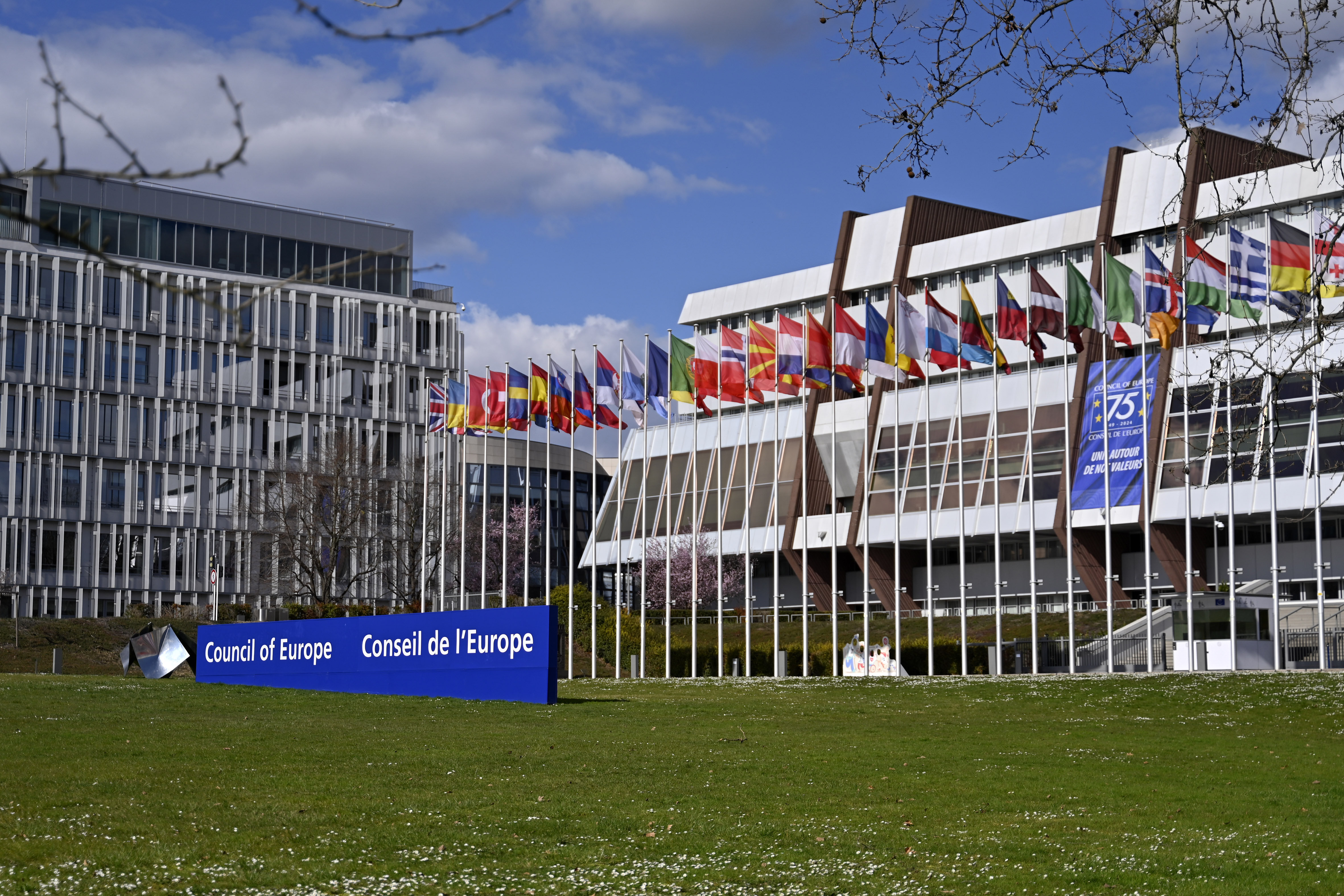 Der Europarat (Council of Europe) ist eine am 5. Mai 1949 gegründete europäische internationale Menschenrechtsorganisation, der 46 Staaten angehören. 2024 wird der Europarat 75 Jahre alt. 