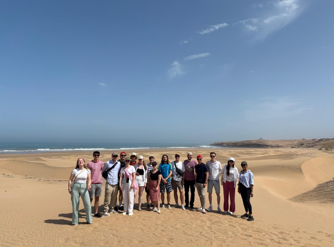 Die Stpendiaten bei einer Wanderung entlang der Atlantikküste