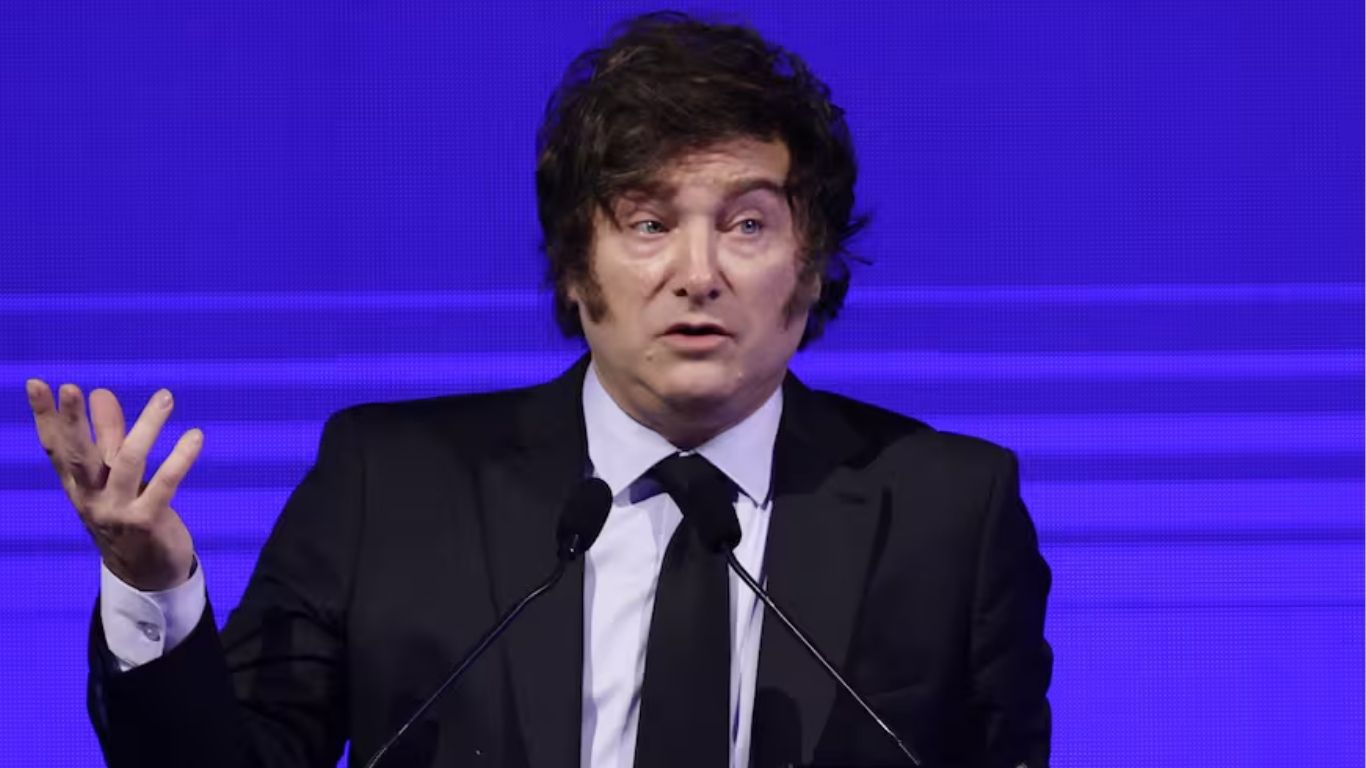 El informe analiza los logros y desafíos de los primeros 18 meses del gobierno de Javier Milei, con foco en el acuerdo con el FMI, la unificación cambiaria y la estrategia de desinflación.