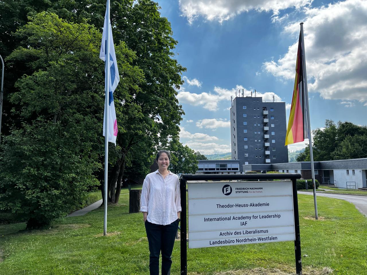 Wartawan Tempo, Lani Diana, di kompleks Gedung Theodor Heuss Akademie, Gummersbach, Jerman, pada Kamis, 3 Juli 2025. Dokumentasi: peserta IAF 2025. 