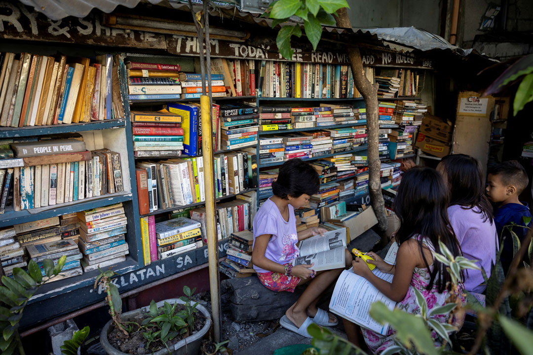 Hernando Guanlao's communal library in Makati, Metro Manila, Philippines. © Reuters