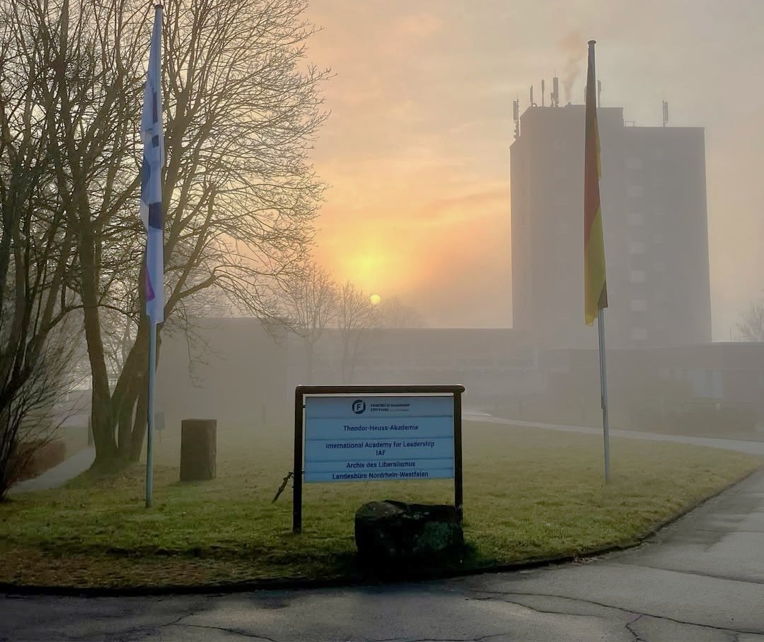 Misty morning in front of the Theodor-Heuss building at Gummersbach.