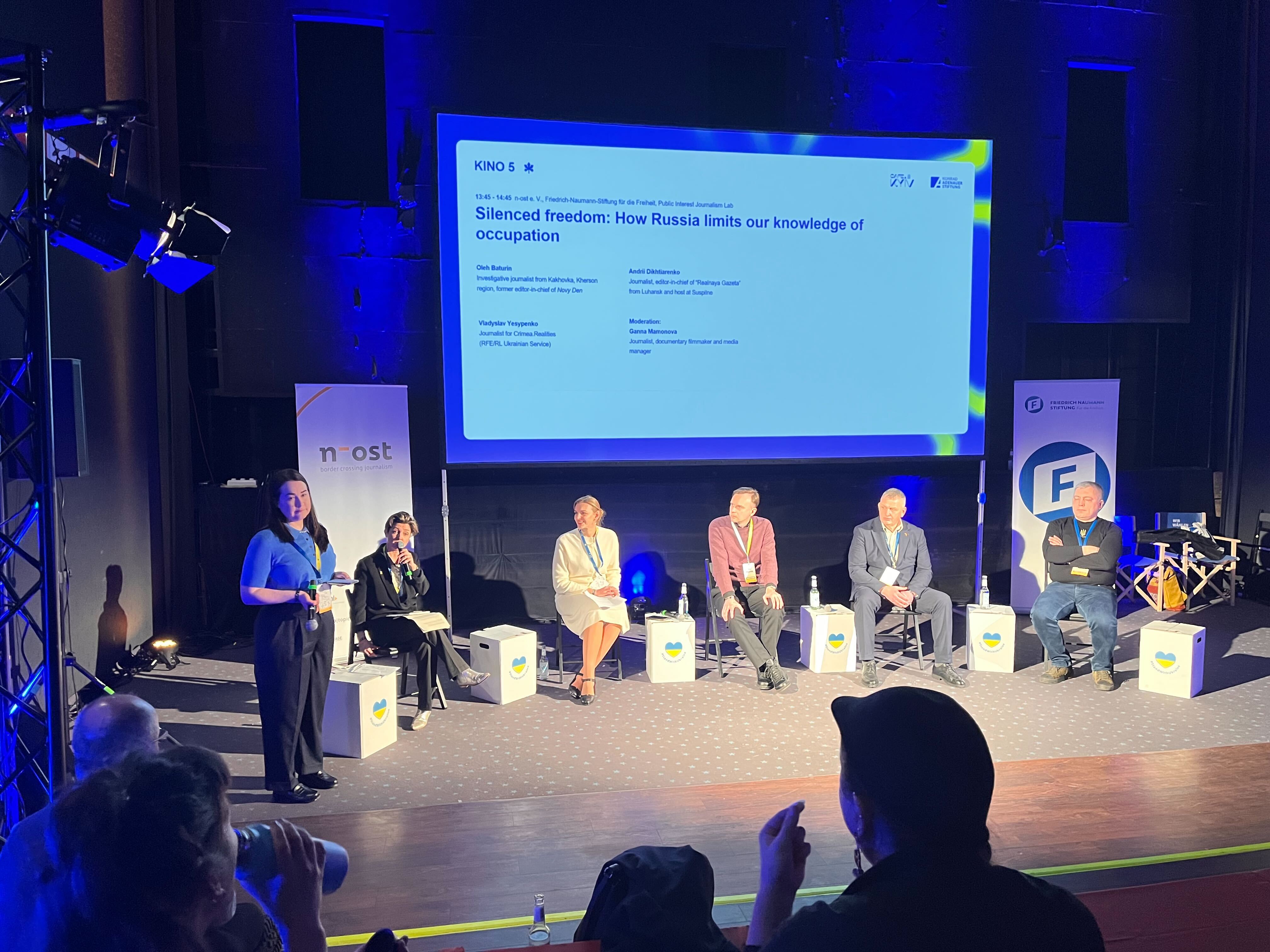 Oleh Baturin in Diskussion beim Cafe Kyiv am 23. Februar 2026