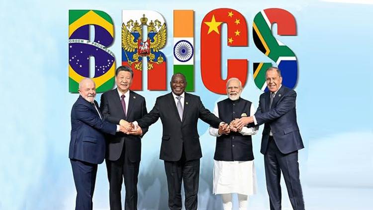 Left to right: Brazilian President Luiz Inacio Lula da Silva, Chinese President Xi Jinping, South African President Cyril Ramaphosa, Indian Prime Minister Narendra Modi and Russian Foreign Minister Sergey Lavrov