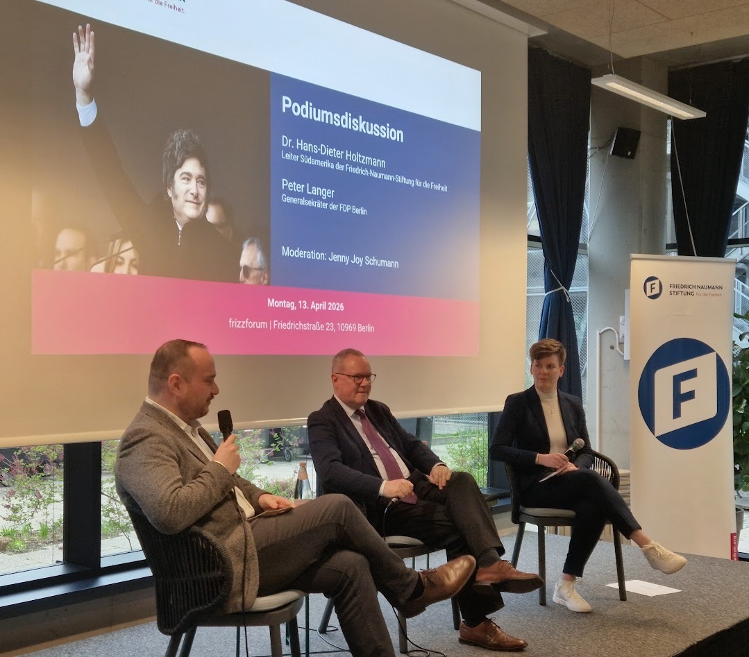 Podiumsdiskussion- von links nach rechts P.Langer, Dr.Holtzmann, J.J.Schumann