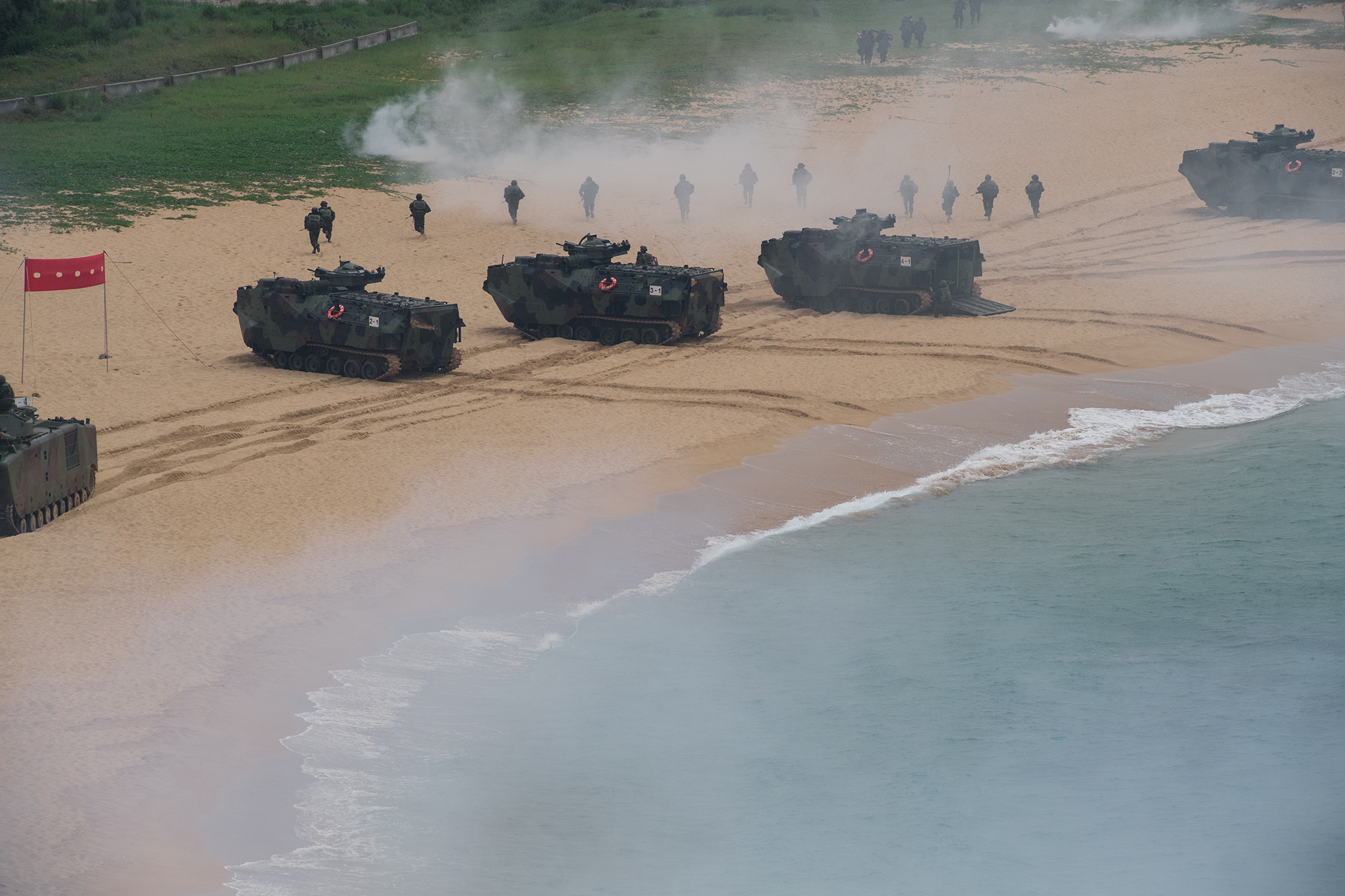 AAV-7 Amtracs des Marine Corps während der Militärübung Han Kuang Nr. 33