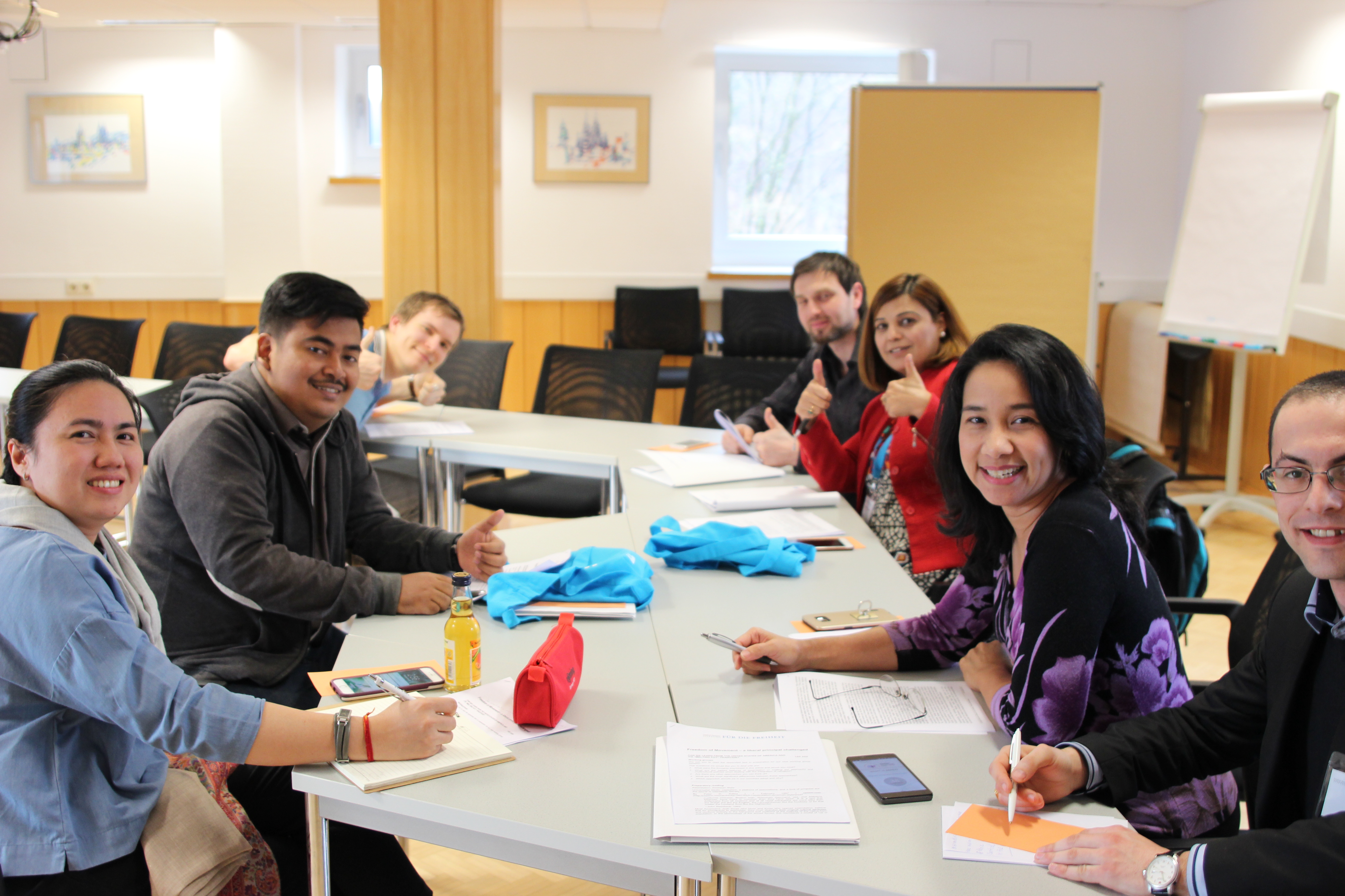 Diskusi kelompok dalam seminar