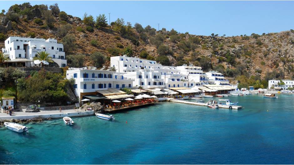 Die Hotels in Loutro sind nur mit dem Schiff zu erreichen. Eine Straßenanbindung gibt es nicht.