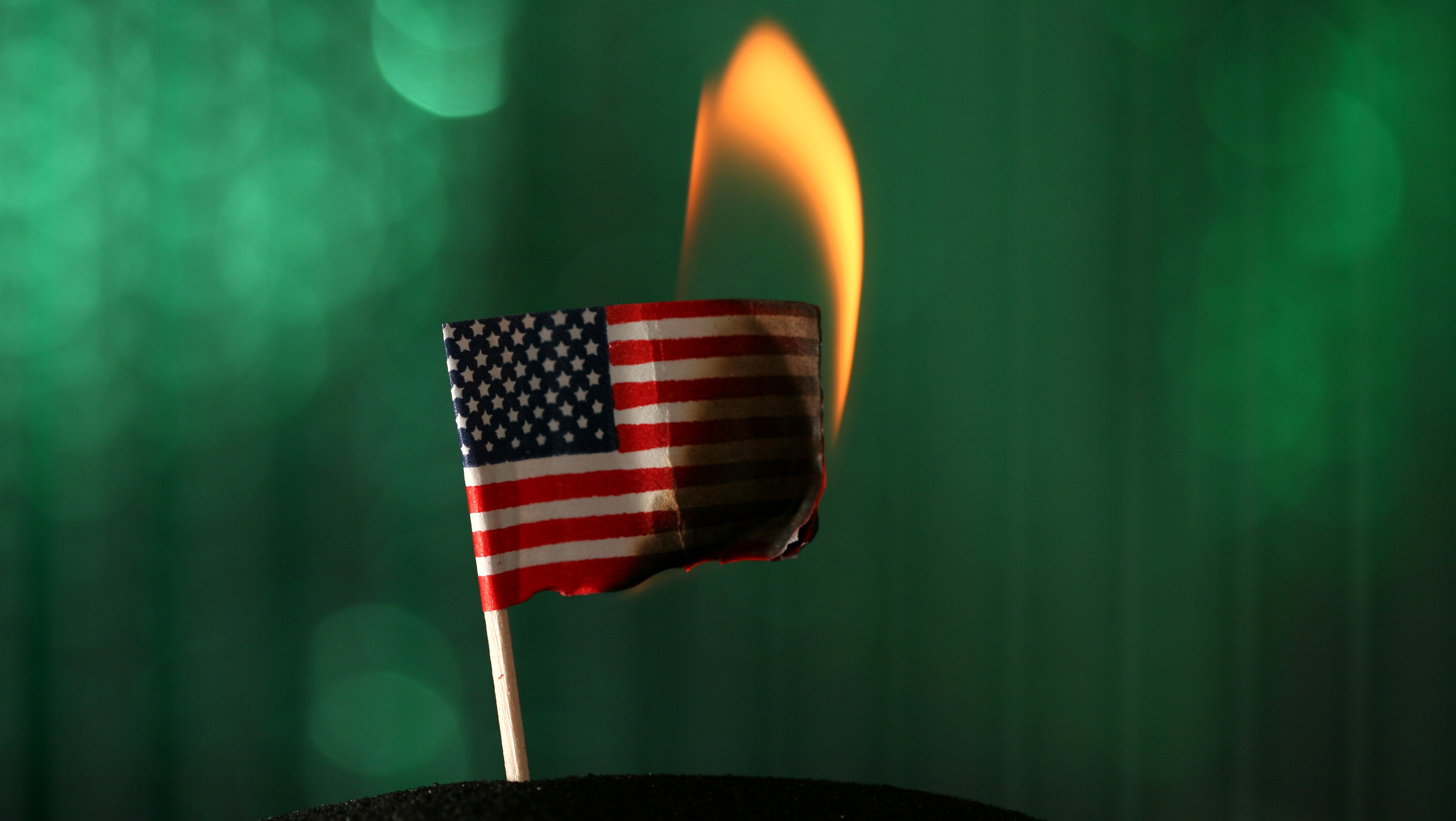 USA, brennende Flagge, Charlottesville