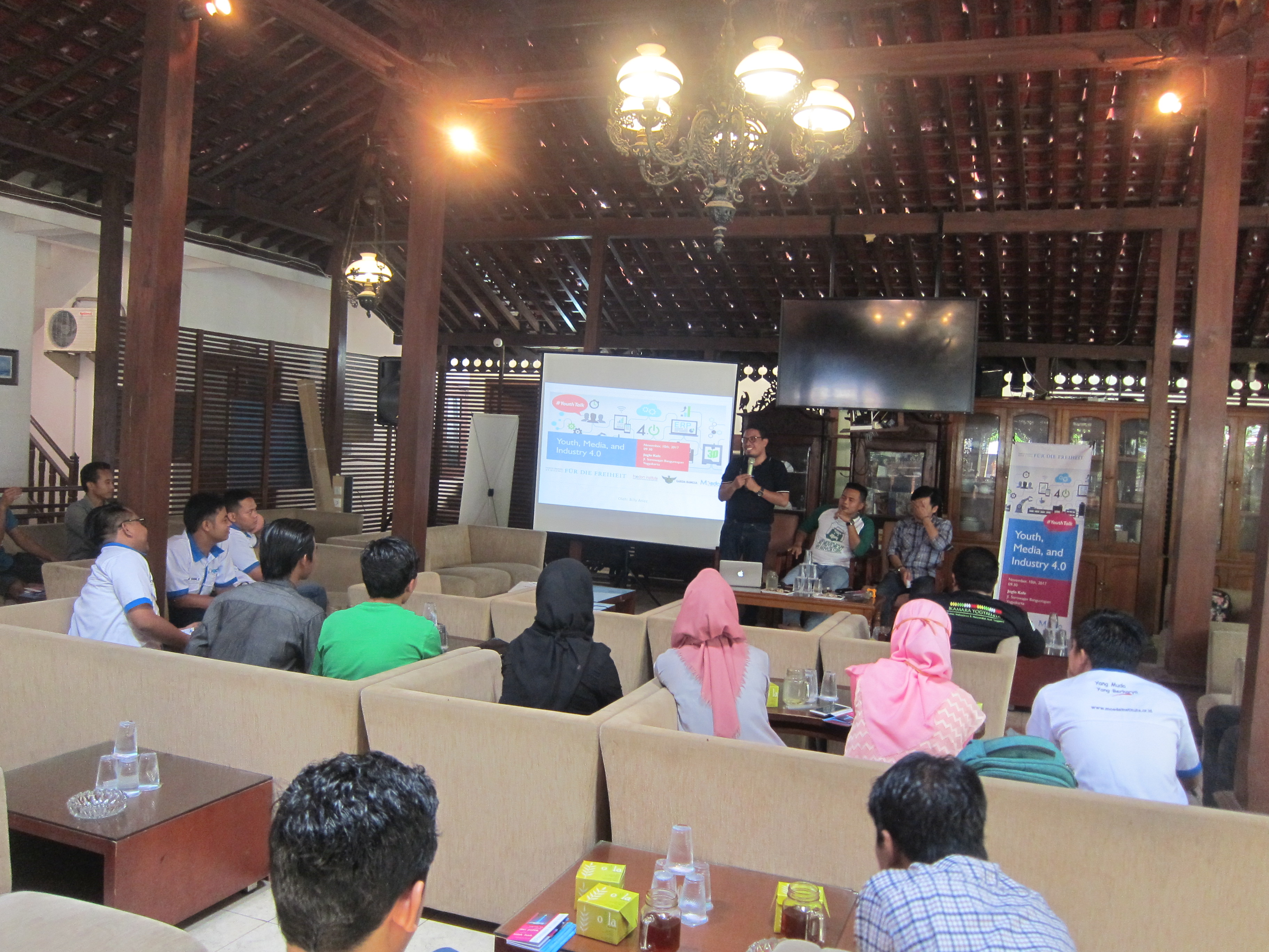 Youth Talk : Youth, Media and Industrial Revolution 4.0