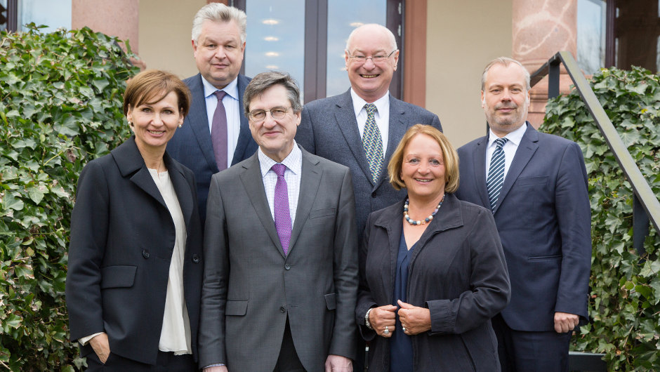 Neuer Vorstand, v.l.n.r. Bettina Stark-Watzinger MdB, Michael Georg Link MdB, Karl-Heinz Paqué, Manfred Richter, Sabine Leutheusser-Schnarrenberger und Hauptgeschäftsführer Steffen Saebisch.