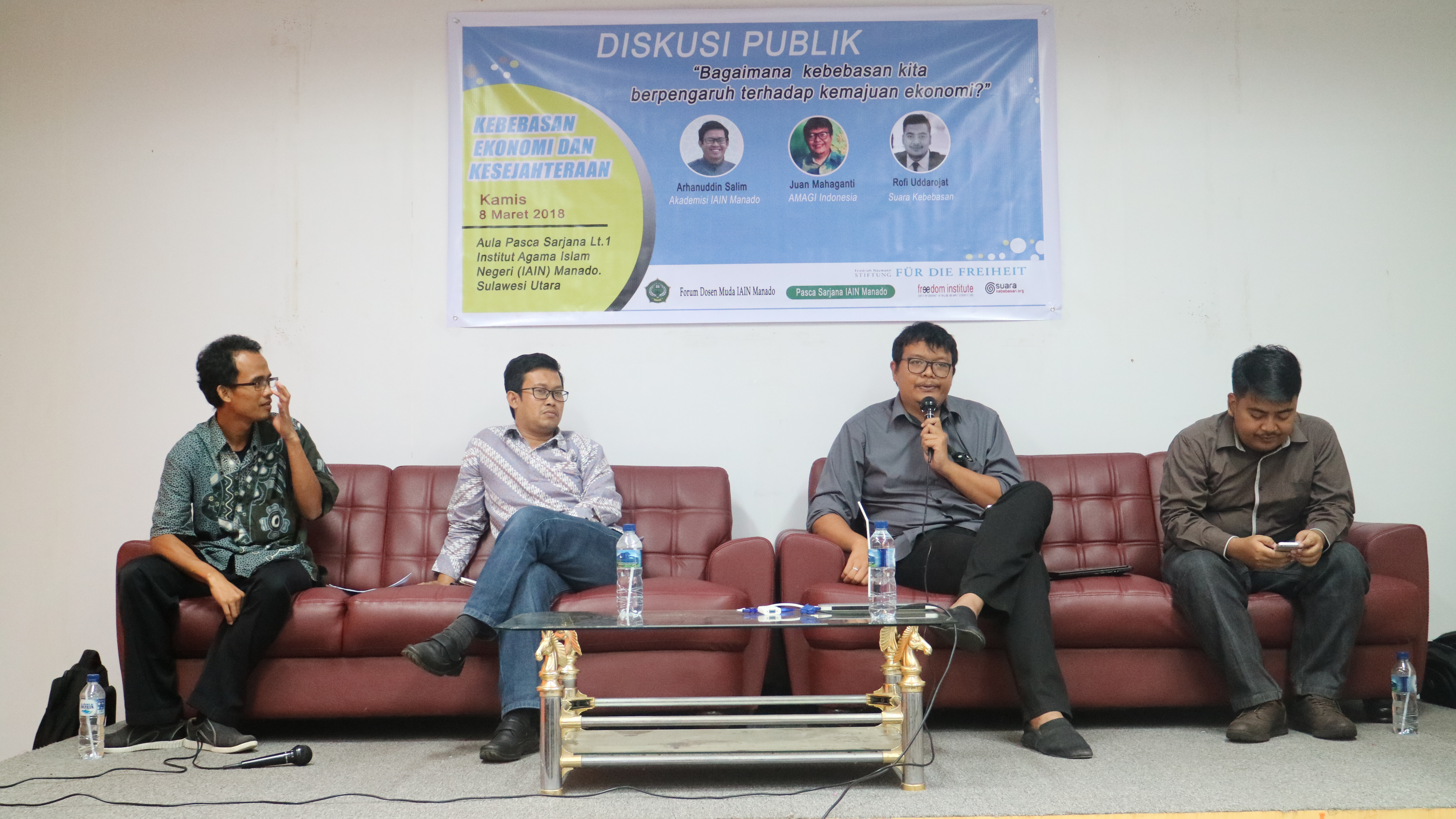 Pembicara Diskusi Publik