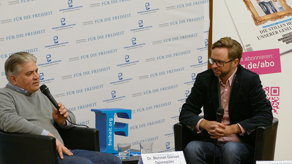 Dr. Mehmet Daimagüler und Christoph Giesa im Gespräch