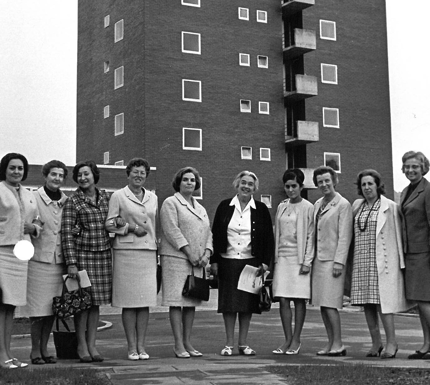 Clara von Simson (6. v. l.) mit einer Frauengruppe aus Marokko 