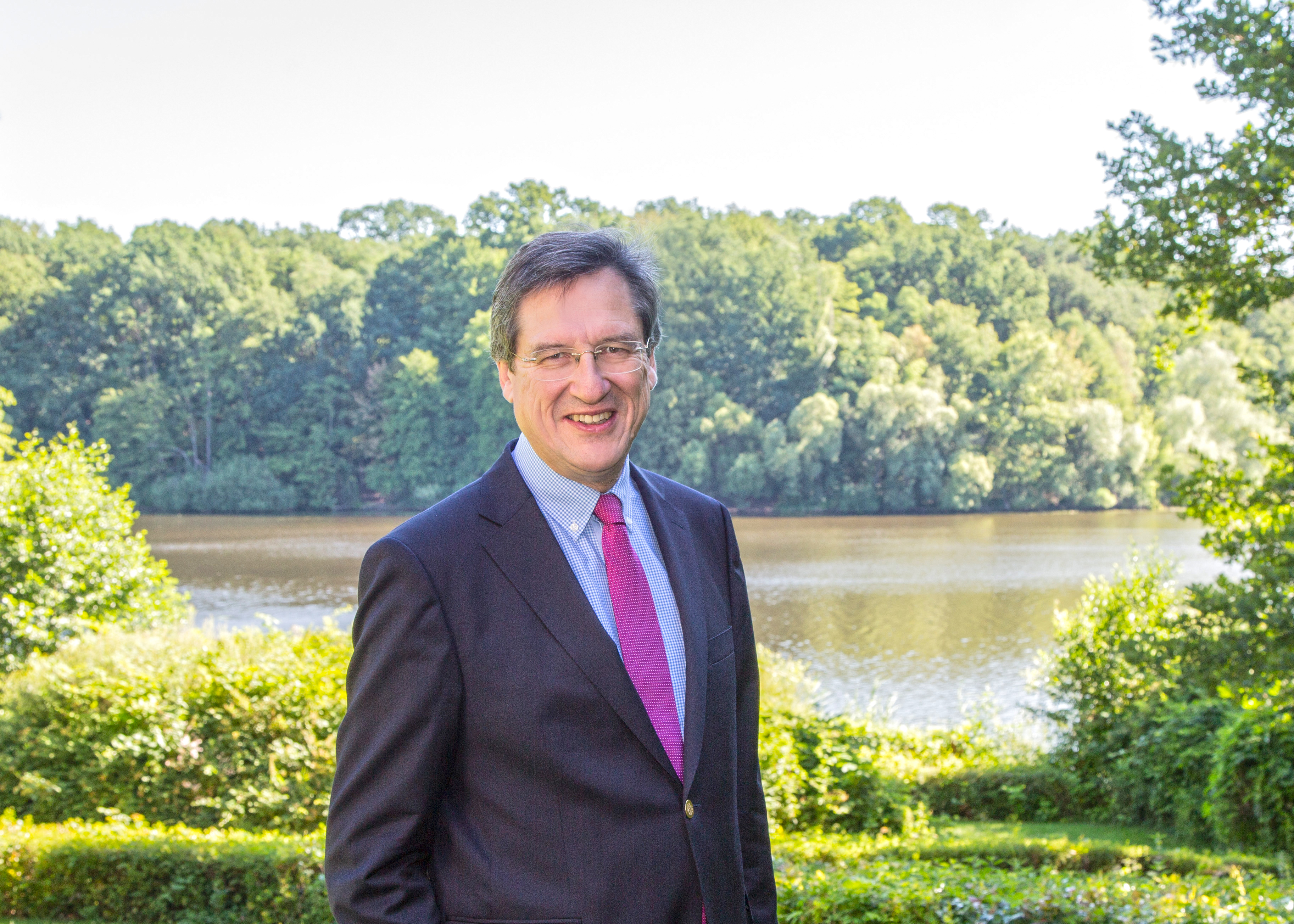 Der Vorstandsvorsitzende Karl-Heinz Paqué am Hauptsitz der Stiftung in Potsdam