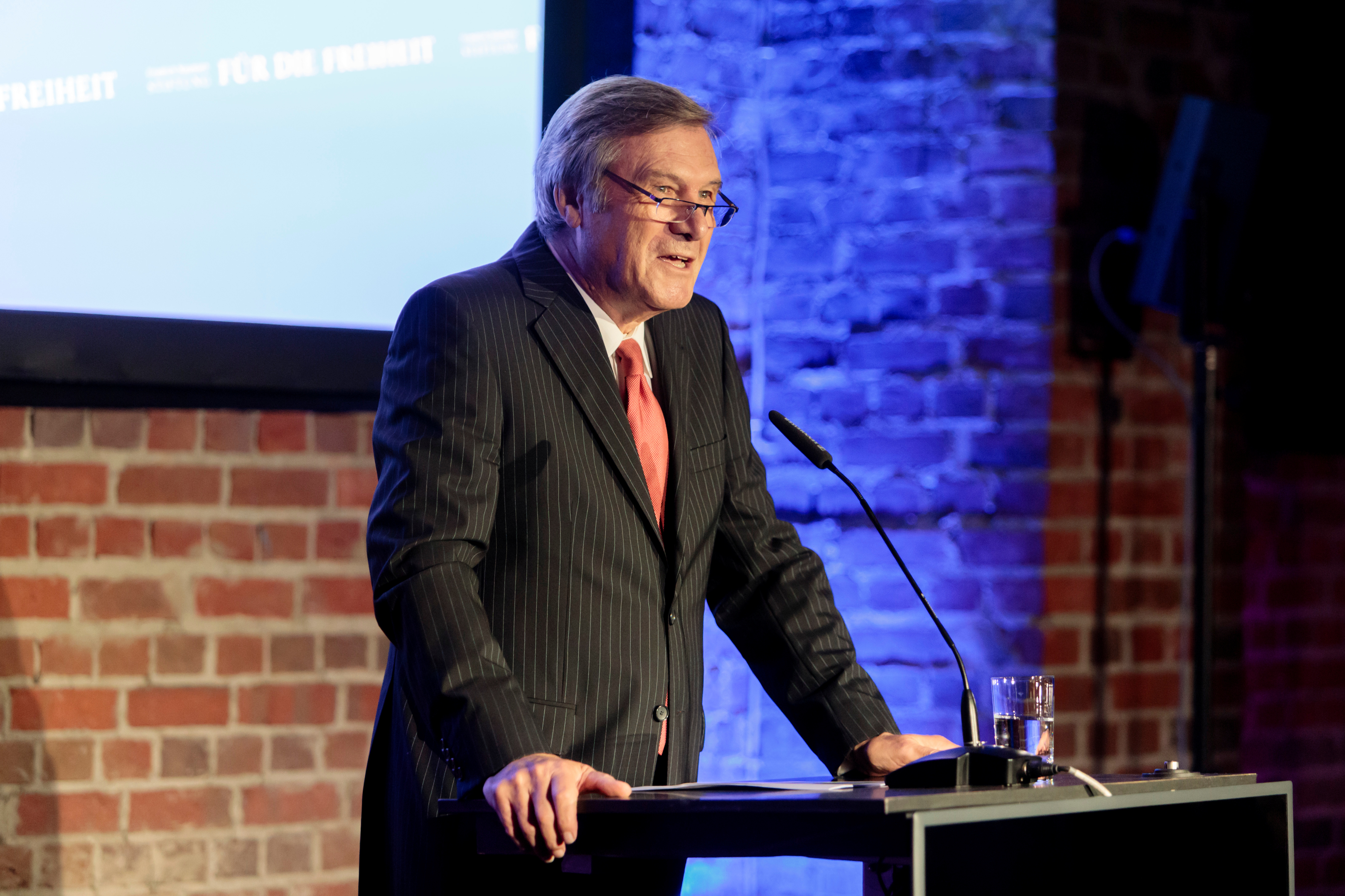 Wolfgang Gerhardt bei seiner Abschiedsrede beim Stabwechsel in der Bauakademie