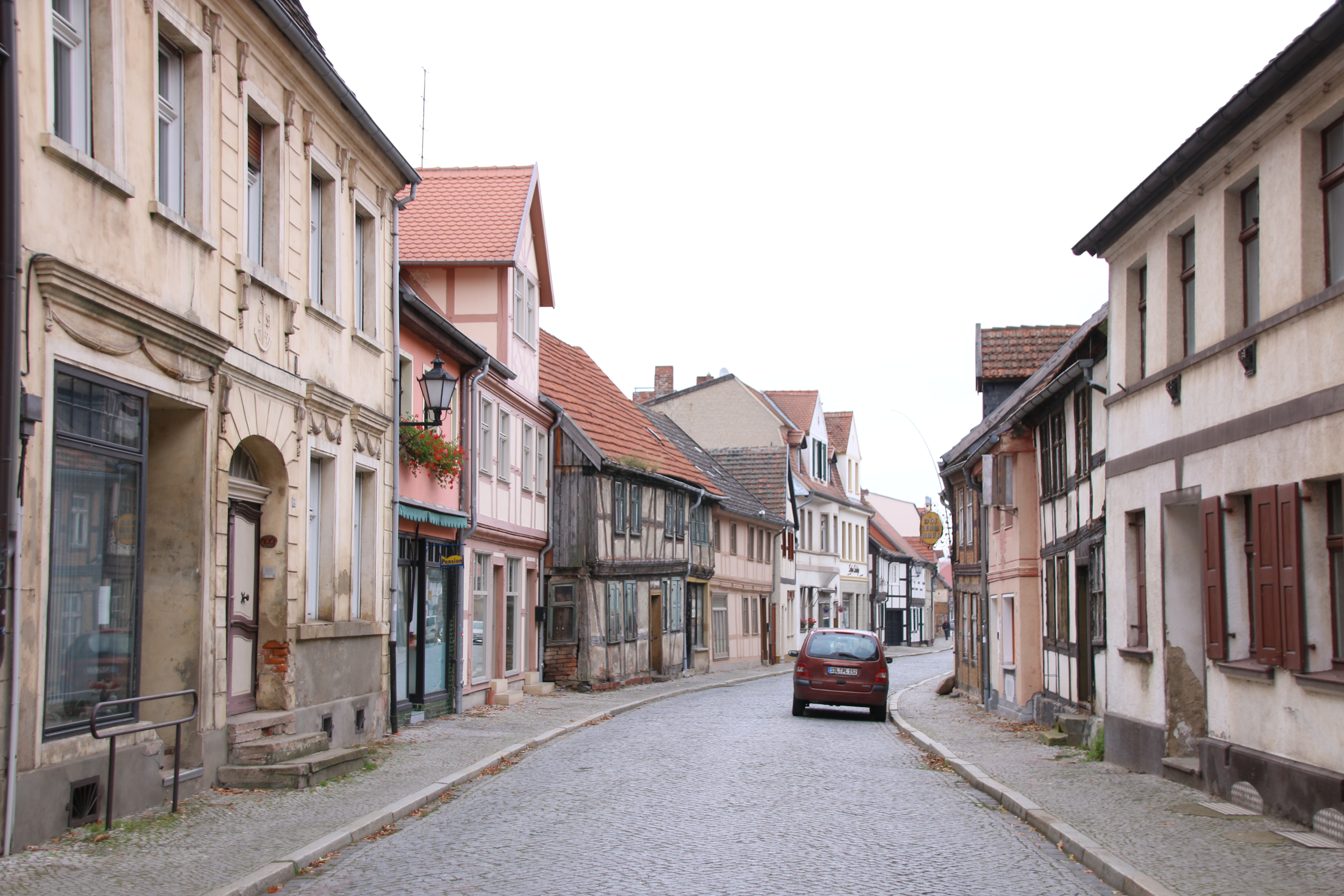Ostdeutschland erreicht in der Wertschöpfung pro Kopf nokh immer rund ein Drittel weniger als der Westen Quelle: pa/i